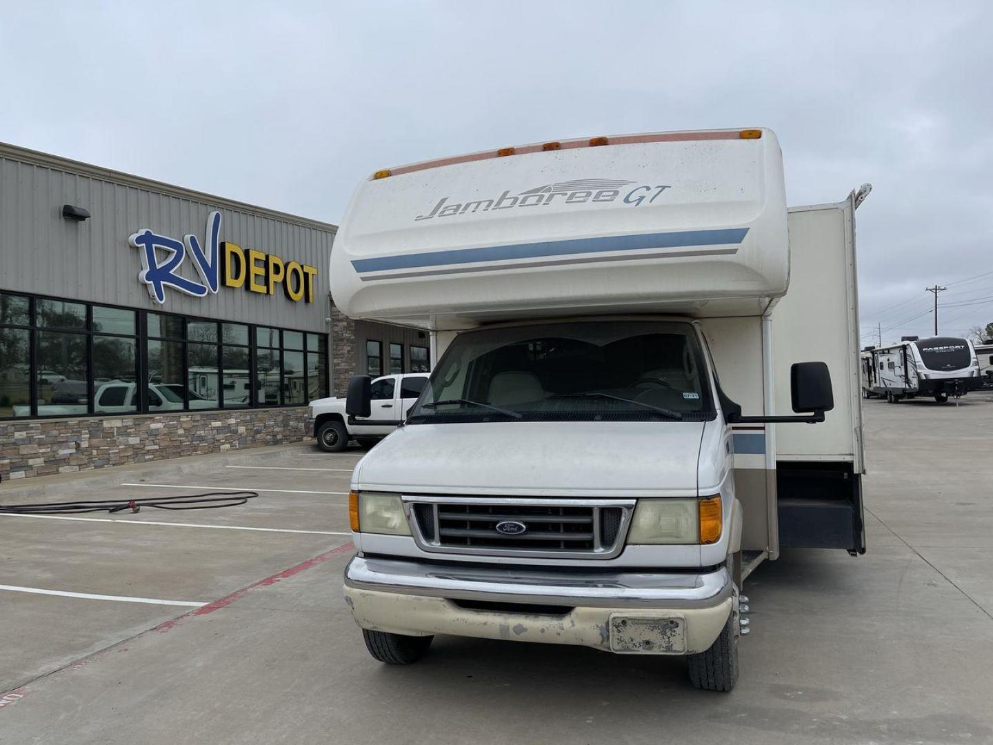 2003 WHITE FLEETWOOD JAMBOREE GT E450 (1FDXE45S93H) with an 6.8L V10 SOHC 20V engine, located at 4319 N Main Street, Cleburne, TX, 76033, (817) 221-0660, 32.435829, -97.384178 - The 2003 Fleetwood Jamboree GT allows you to enjoy the beauty of nature. Experience the ultimate in RV luxury with rear roof access, providing unparalleled views from the comfort of your mobile abode. With a spacious awning and a slide-out feature, you'll have plenty of room to enjoy the outdoors an - Photo#0