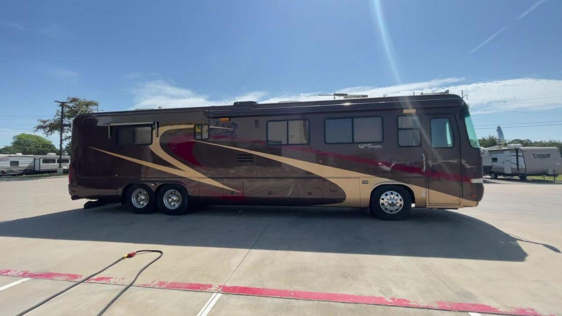 2003 MONACO EXECUTIVE 40DS (1RF14551X31) , Length: 41 ft | Slides: 2 transmission, located at 4319 N Main Street, Cleburne, TX, 76033, (817) 221-0660, 32.435829, -97.384178 - Photo#2