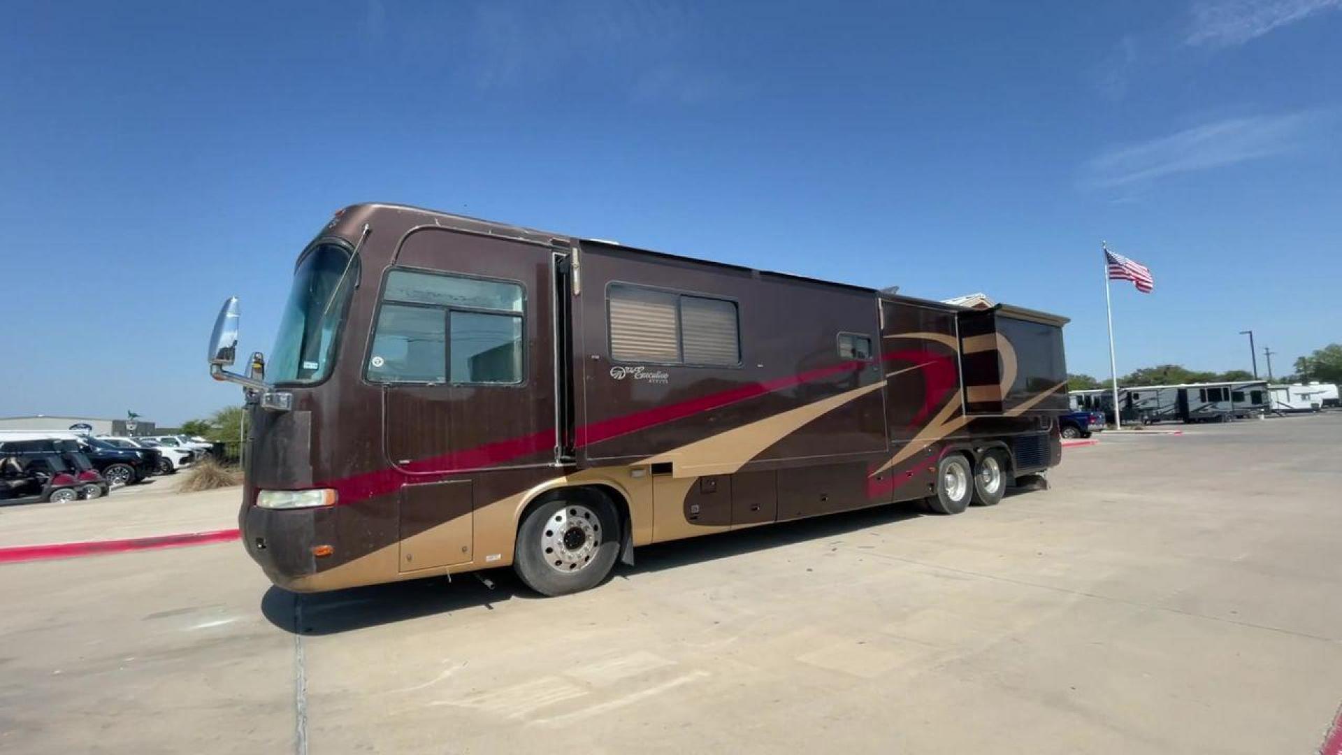 2003 MONACO EXECUTIVE 40DS (1RF14551X31) , Length: 41 ft | Slides: 2 transmission, located at 4319 N Main Street, Cleburne, TX, 76033, (817) 221-0660, 32.435829, -97.384178 - Photo#5