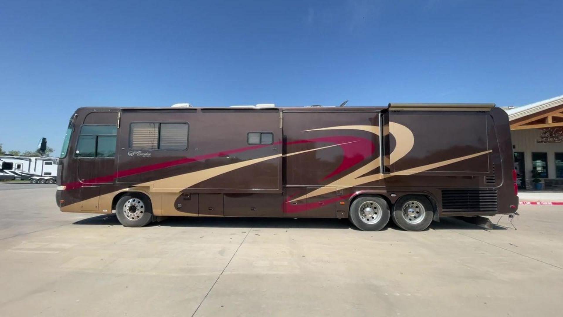 2003 MONACO EXECUTIVE 40DS (1RF14551X31) , Length: 41 ft | Slides: 2 transmission, located at 4319 N Main Street, Cleburne, TX, 76033, (817) 221-0660, 32.435829, -97.384178 - Photo#6