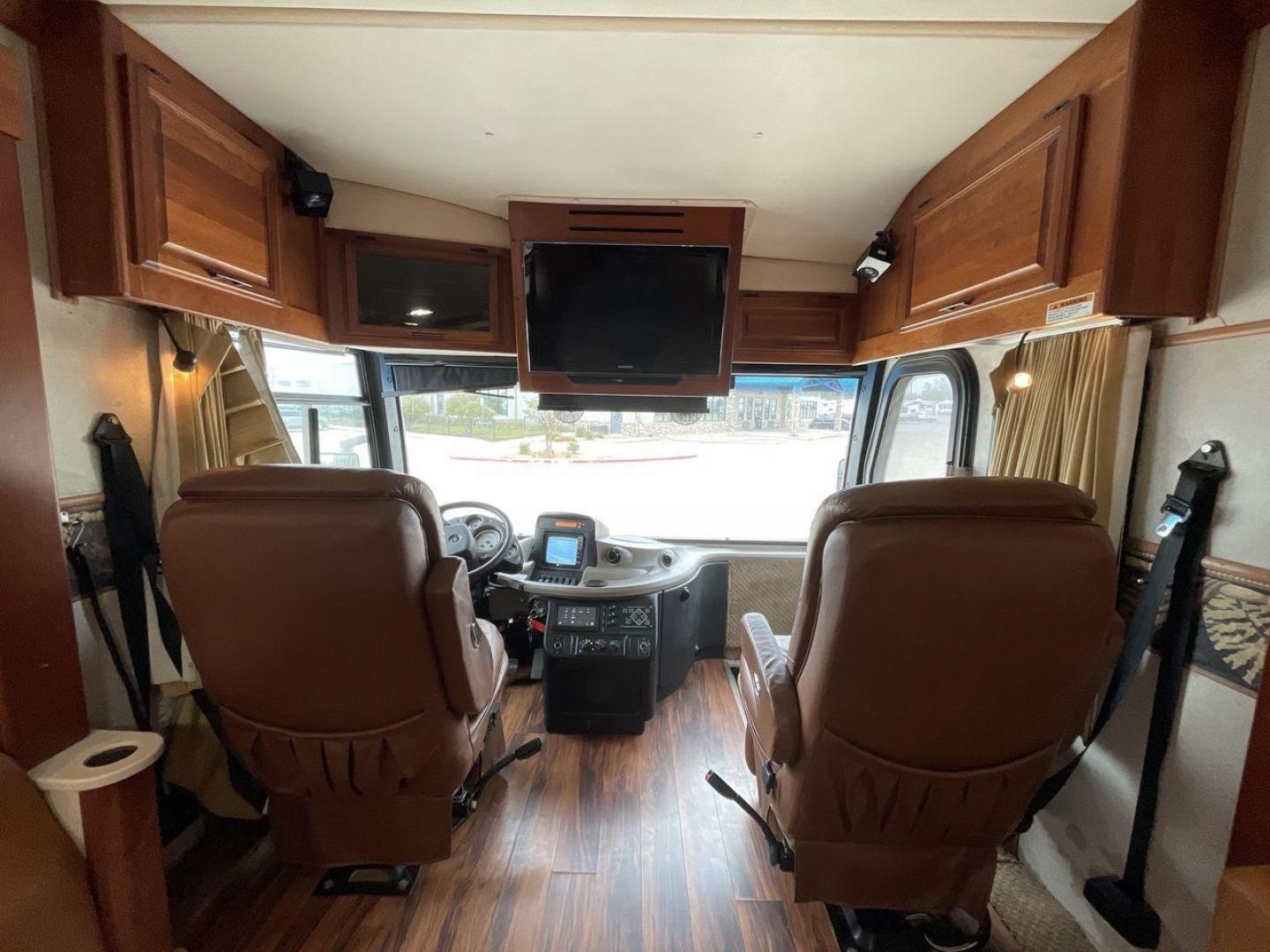 2006 FLEETWOOD REVOLUTION 40J (4VZBR1J9X6C) , located at 4319 N Main Street, Cleburne, TX, 76033, (817) 221-0660, 32.435829, -97.384178 - Photo#19