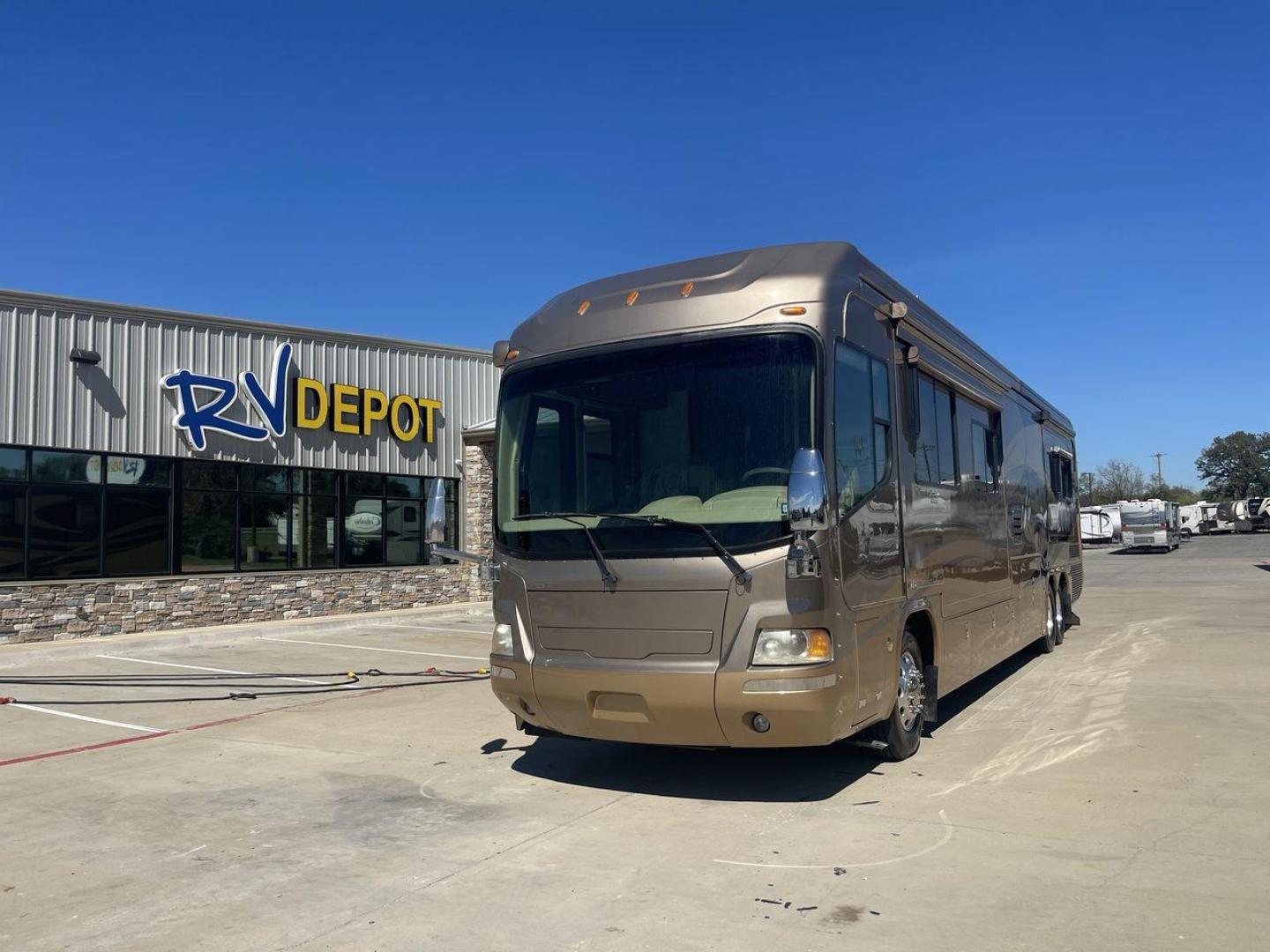 2006 TAN DES MONACO SIGNATURE COMMANDER (1RF17561561) , located at 4319 N Main Street, Cleburne, TX, 76033, (817) 221-0660, 32.435829, -97.384178 - The 2006 Monaco Signature 45 is the ultimate in luxury and speed. It is a diesel pusher motorhome that oozes class and precision engineering. This 45-foot wonder shows how dedicated Monaco is to quality work and new ideas. The Signature 45 has a strong diesel engine and is well-built, so it has a sm - Photo#0