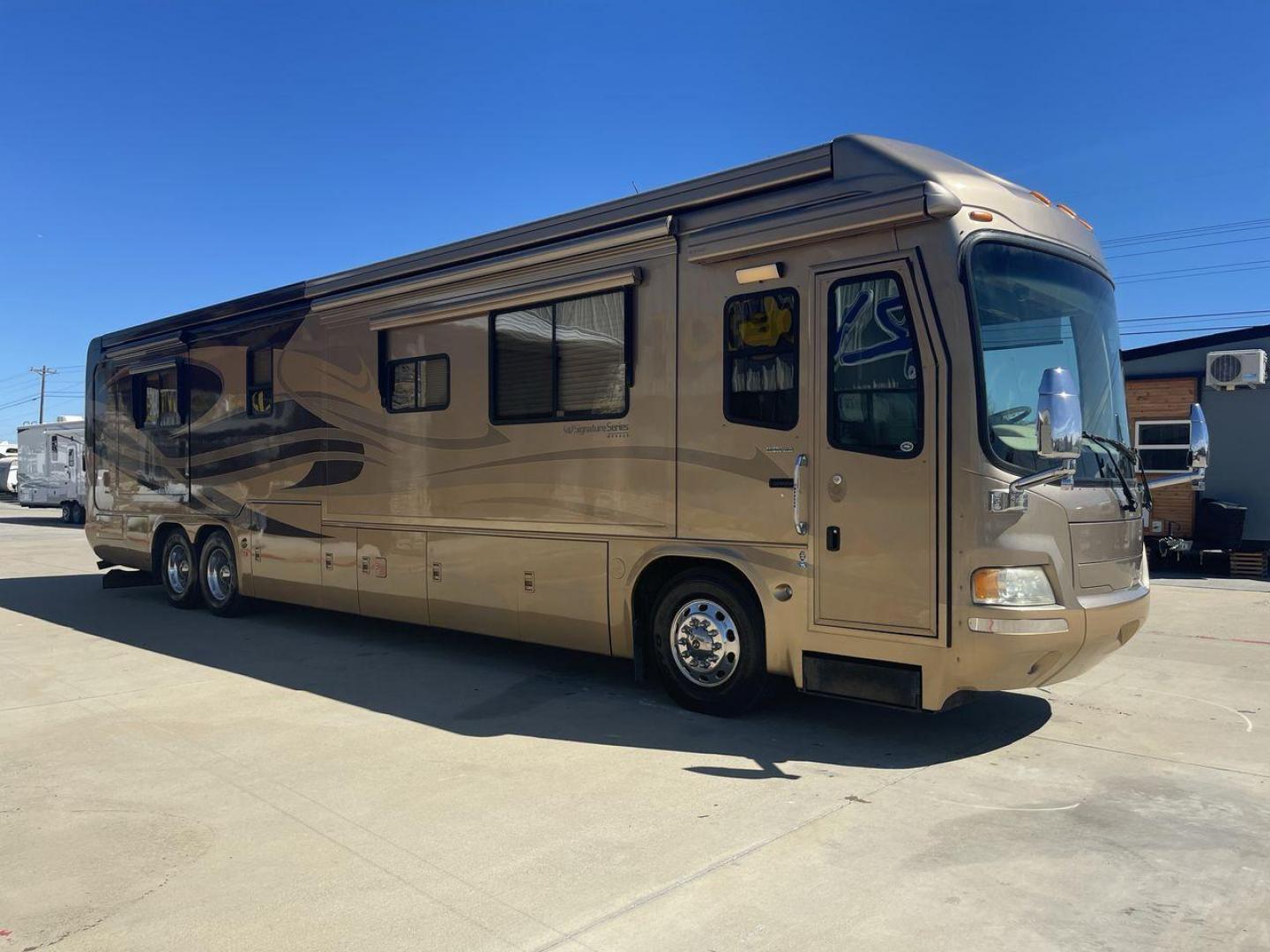 2006 TAN DES MONACO SIGNATURE COMMANDER (1RF17561561) , located at 4319 N Main Street, Cleburne, TX, 76033, (817) 221-0660, 32.435829, -97.384178 - The 2006 Monaco Signature 45 is the ultimate in luxury and speed. It is a diesel pusher motorhome that oozes class and precision engineering. This 45-foot wonder shows how dedicated Monaco is to quality work and new ideas. The Signature 45 has a strong diesel engine and is well-built, so it has a sm - Photo#19