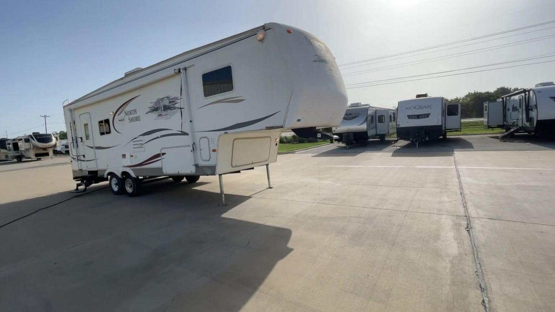 2006 WHITE THOR NORTH SHORE 29RL (47CFF2R296P) , Length: 33 ft. | Dry Weight: 8,994 lbs. | Gross Weight: 12,192 lbs. | Slides: 2 transmission, located at 4319 N Main Street, Cleburne, TX, 76033, (817) 221-0660, 32.435829, -97.384178 - Take the whole family to the nearest campground in this 2006 Thor North Shore 29RL to enjoy the great outdoors while still having access to home comforts! This unit measures 33 feet and weighs 8,994 pounds unloaded. It has a cargo capacity of 3,198 pounds and a hitch weight of 1,952 pounds. With two - Photo#3