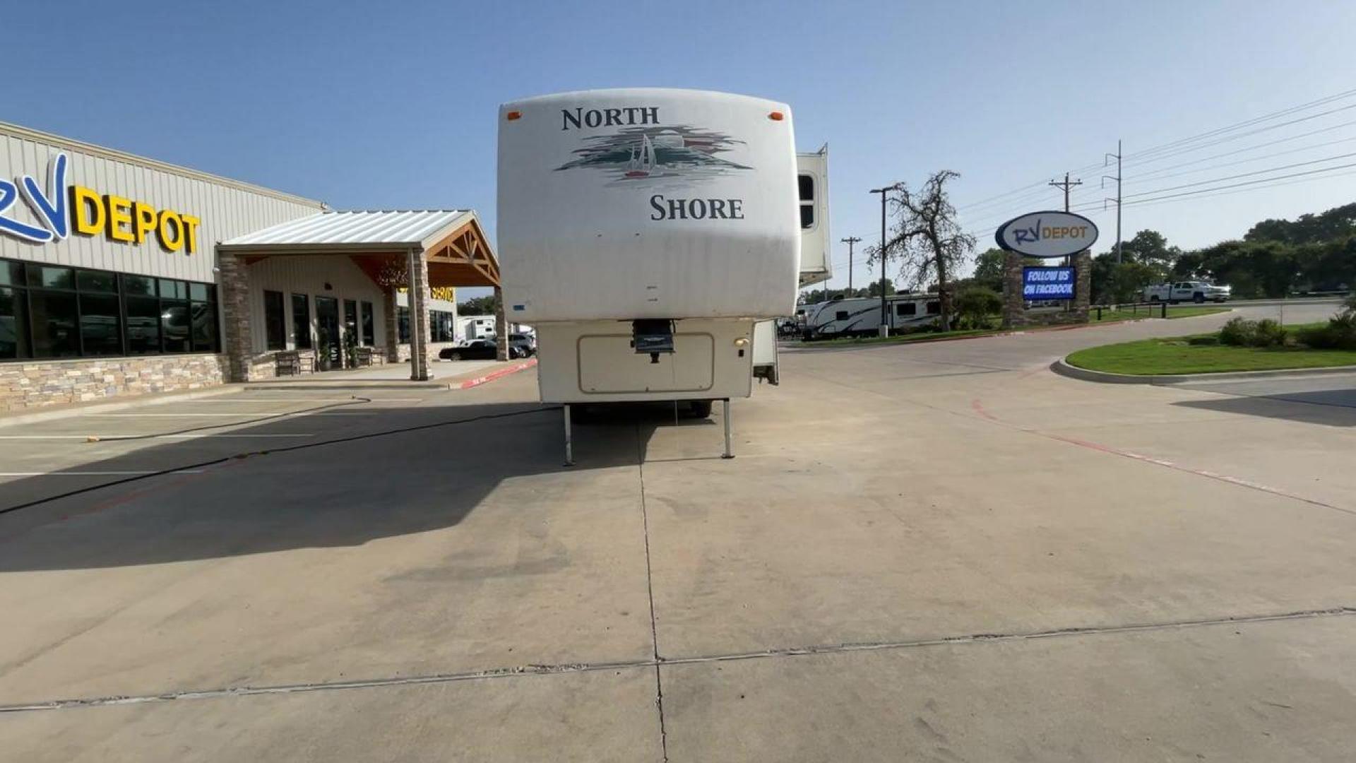 2006 WHITE THOR NORTH SHORE 29RL (47CFF2R296P) , Length: 33 ft. | Dry Weight: 8,994 lbs. | Gross Weight: 12,192 lbs. | Slides: 2 transmission, located at 4319 N Main Street, Cleburne, TX, 76033, (817) 221-0660, 32.435829, -97.384178 - Take the whole family to the nearest campground in this 2006 Thor North Shore 29RL to enjoy the great outdoors while still having access to home comforts! This unit measures 33 feet and weighs 8,994 pounds unloaded. It has a cargo capacity of 3,198 pounds and a hitch weight of 1,952 pounds. With two - Photo#4