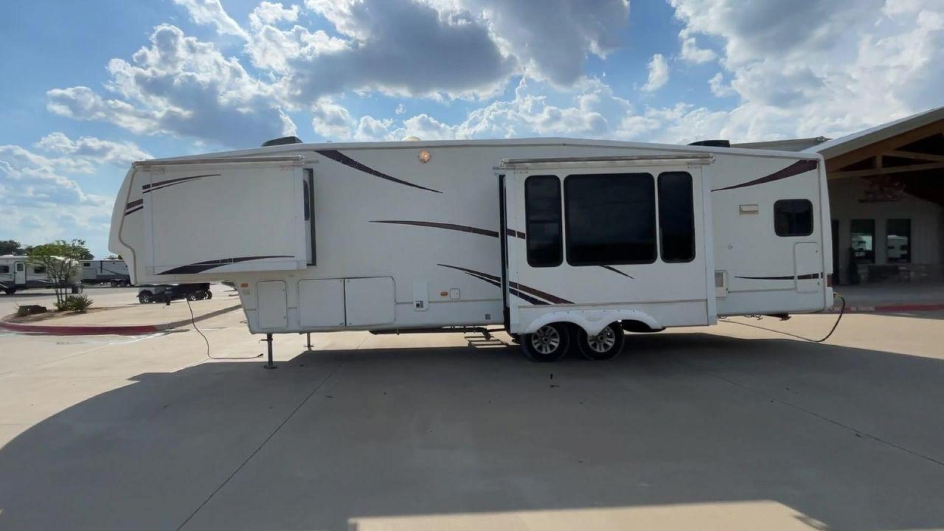 2007 WHITE MONTANA 3585SA (4YDF3582274) , Length: 38.33 ft. | Dry Weight: 11,555 lbs. | Slides: 3 transmission, located at 4319 N Main Street, Cleburne, TX, 76033, (817) 221-0660, 32.435829, -97.384178 - The 2007 Montana 3585SA fifth wheel provides every family with the best overall features so that you can rest and enjoy an excellent camping experience. This fifth wheel measures 38.33 ft in length, 8 ft in width, and 12.75 ft in height. It has a dry weight of 11,555 lbs., a payload capacity of 4,02 - Photo#6