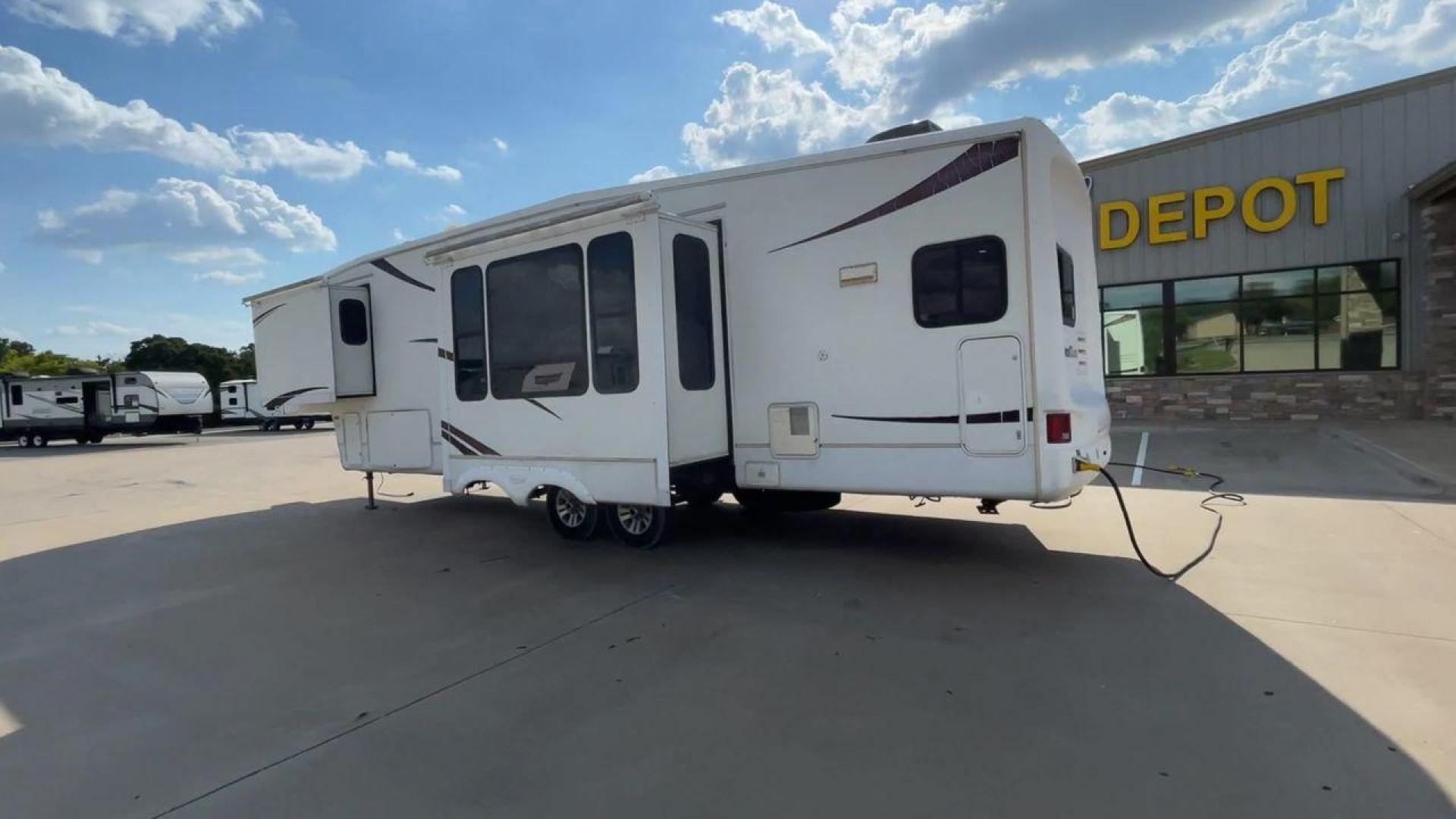 2007 WHITE MONTANA 3585SA (4YDF3582274) , Length: 38.33 ft. | Dry Weight: 11,555 lbs. | Slides: 3 transmission, located at 4319 N Main Street, Cleburne, TX, 76033, (817) 221-0660, 32.435829, -97.384178 - The 2007 Montana 3585SA fifth wheel provides every family with the best overall features so that you can rest and enjoy an excellent camping experience. This fifth wheel measures 38.33 ft in length, 8 ft in width, and 12.75 ft in height. It has a dry weight of 11,555 lbs., a payload capacity of 4,02 - Photo#7