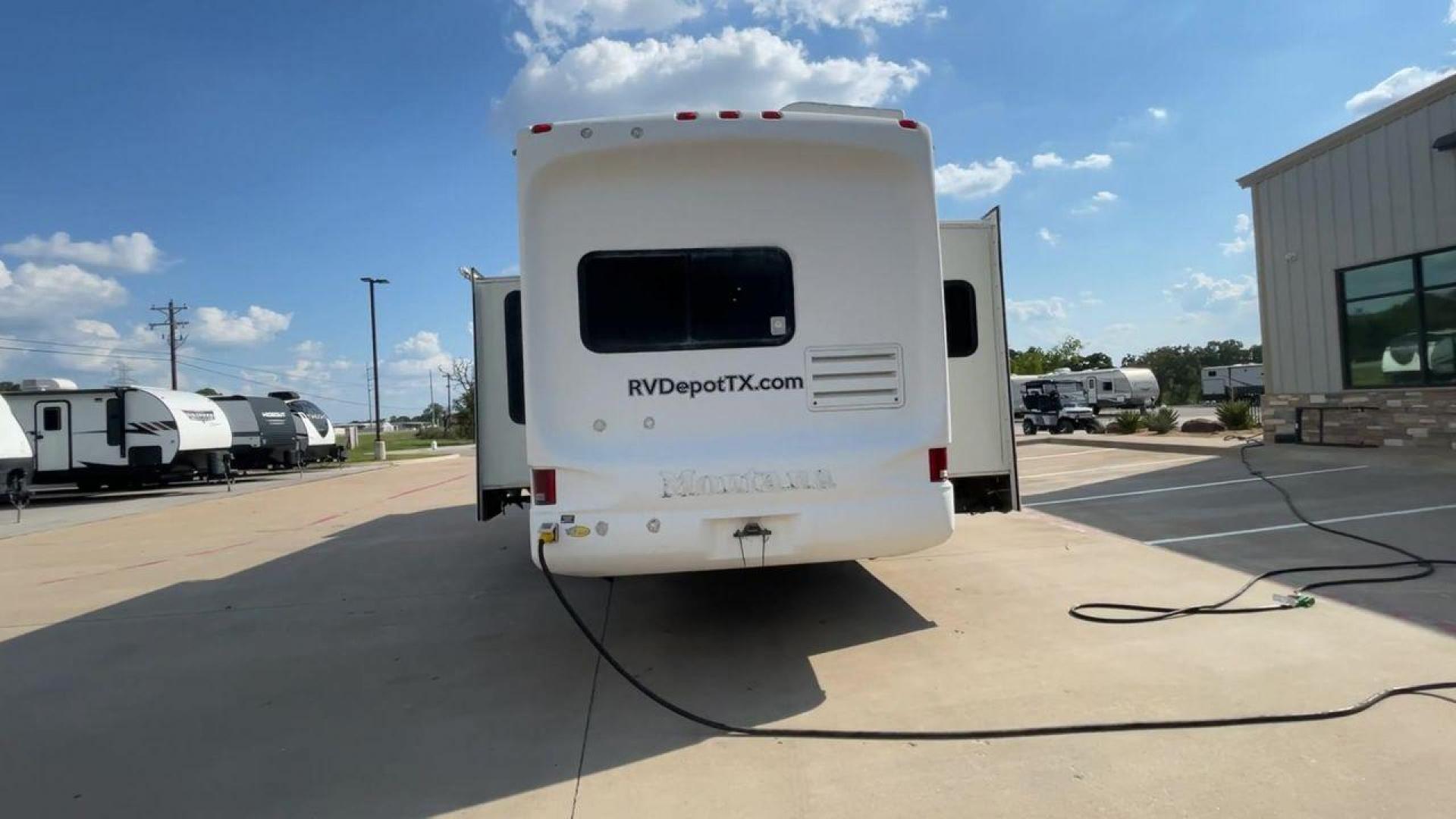 2007 WHITE MONTANA 3585SA (4YDF3582274) , Length: 38.33 ft. | Dry Weight: 11,555 lbs. | Slides: 3 transmission, located at 4319 N Main Street, Cleburne, TX, 76033, (817) 221-0660, 32.435829, -97.384178 - The 2007 Montana 3585SA fifth wheel provides every family with the best overall features so that you can rest and enjoy an excellent camping experience. This fifth wheel measures 38.33 ft in length, 8 ft in width, and 12.75 ft in height. It has a dry weight of 11,555 lbs., a payload capacity of 4,02 - Photo#8