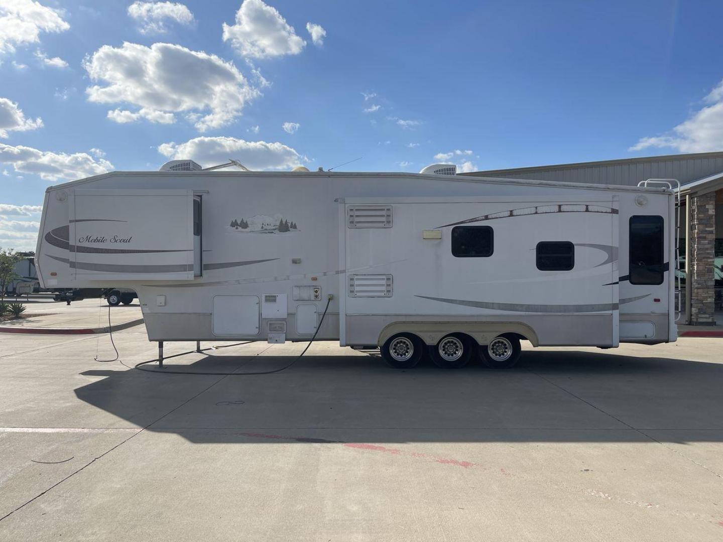 2007 SUNNYBROOK MOBILE SCO (4UBBT0T3071) , located at 4319 N Main Street, Cleburne, TX, 76033, (817) 221-0660, 32.435829, -97.384178 - Photo#23