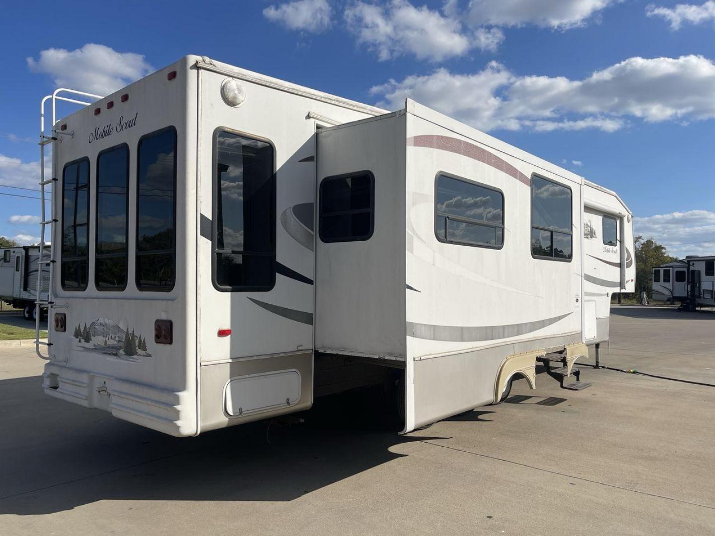 2007 SUNNYBROOK MOBILE SCO (4UBBT0T3071) , located at 4319 N Main Street, Cleburne, TX, 76033, (817) 221-0660, 32.435829, -97.384178 - Photo#24