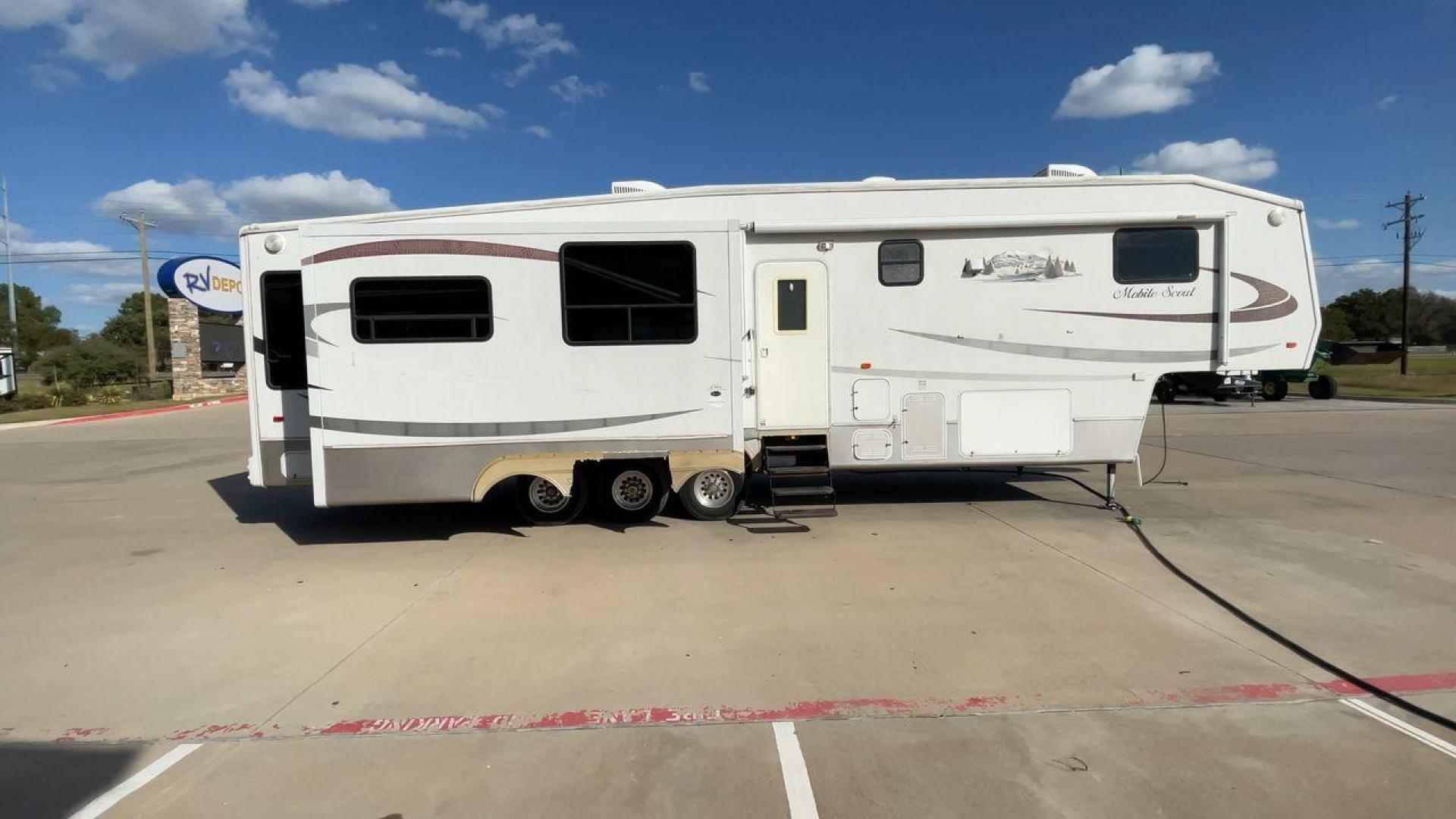 2007 SUNNYBROOK MOBILE SCO (4UBBT0T3071) , located at 4319 N Main Street, Cleburne, TX, 76033, (817) 221-0660, 32.435829, -97.384178 - Photo#2