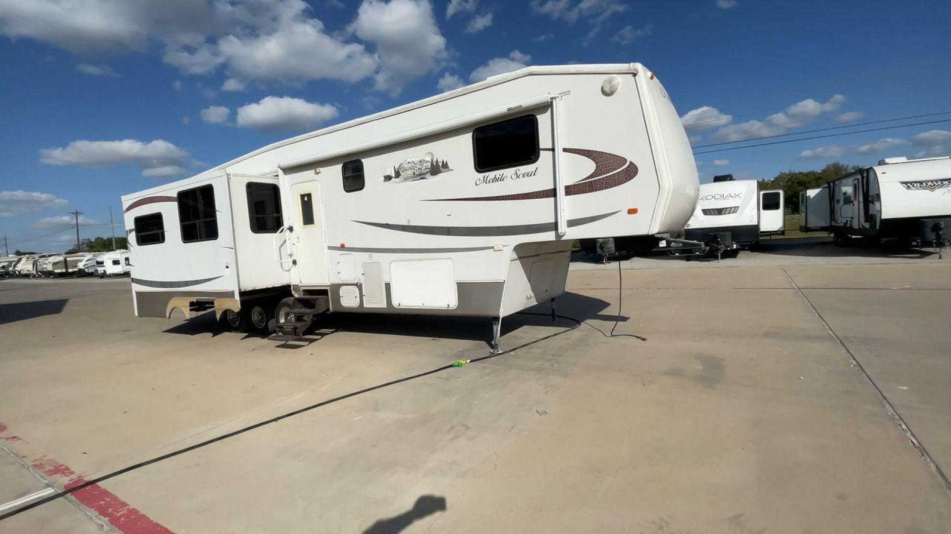 2007 SUNNYBROOK MOBILE SCO (4UBBT0T3071) , located at 4319 N Main Street, Cleburne, TX, 76033, (817) 221-0660, 32.435829, -97.384178 - Photo#3