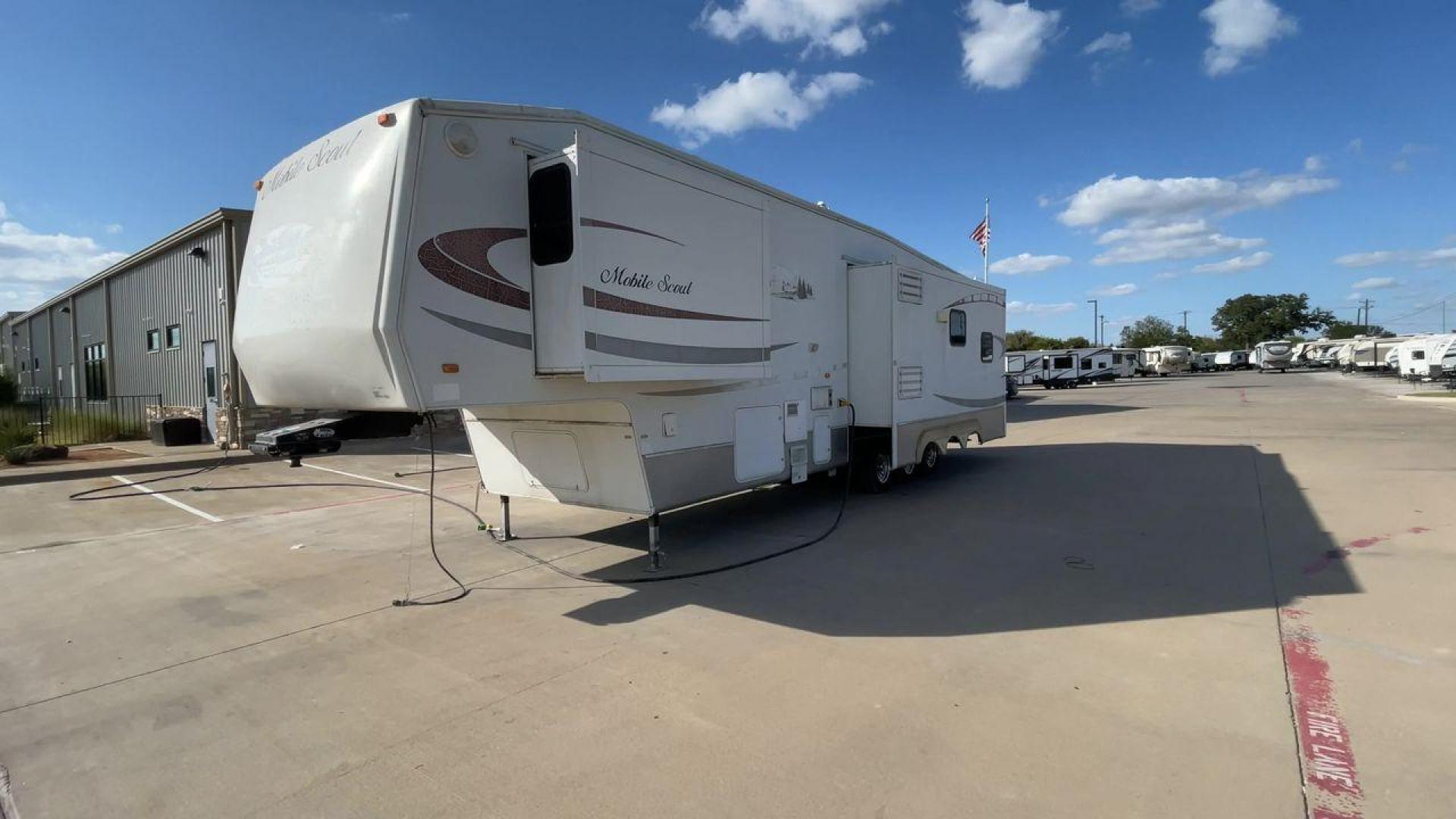 2007 SUNNYBROOK MOBILE SCO (4UBBT0T3071) , located at 4319 N Main Street, Cleburne, TX, 76033, (817) 221-0660, 32.435829, -97.384178 - Photo#5