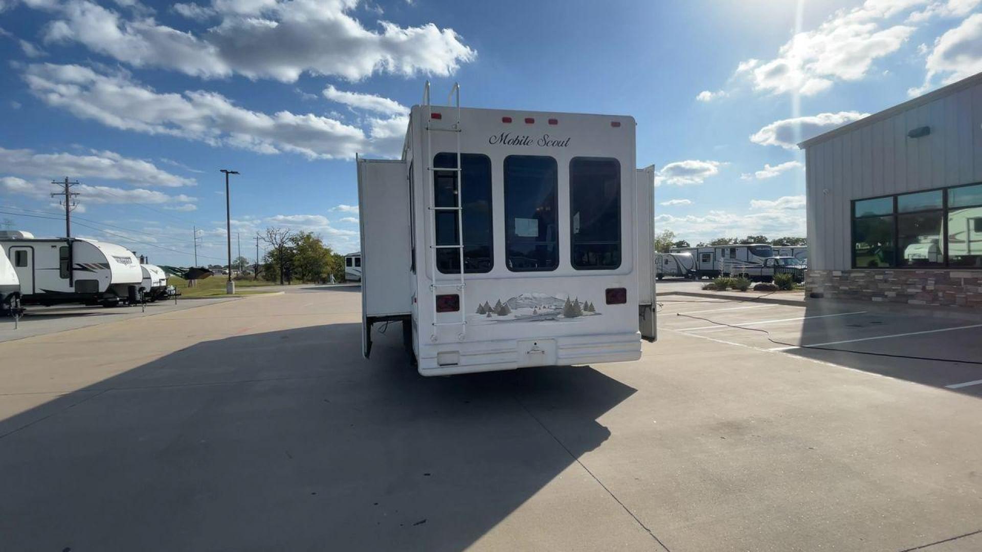 2007 SUNNYBROOK MOBILE SCO (4UBBT0T3071) , located at 4319 N Main Street, Cleburne, TX, 76033, (817) 221-0660, 32.435829, -97.384178 - Photo#8