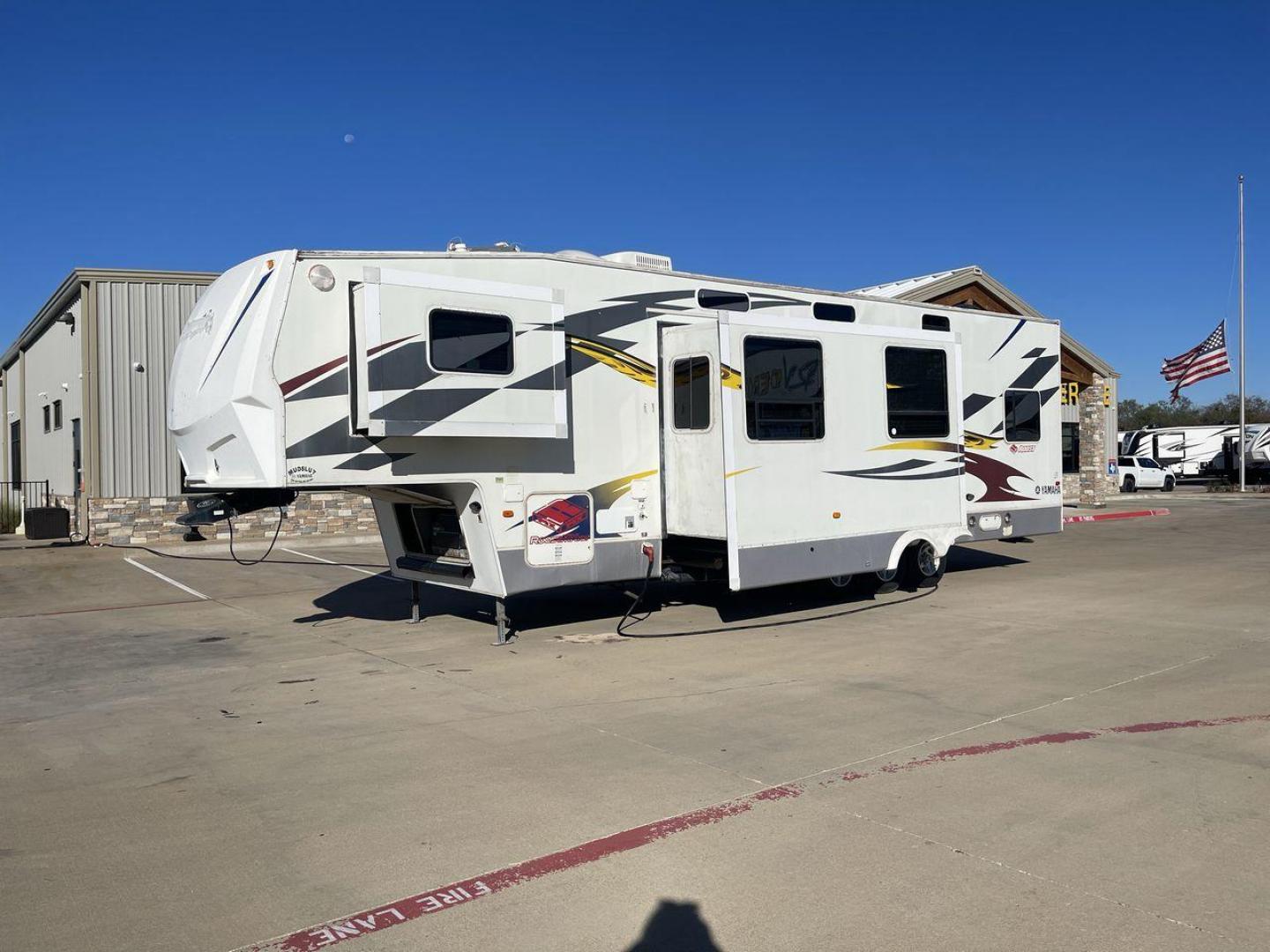 2008 DUTCHMEN 38SRV (47CFF5U318P) , located at 4319 N Main Street, Cleburne, TX, 76033, (817) 221-0660, 32.435829, -97.384178 - Are you an adventure enthusiast looking for the perfect toy hauler to take on your next outdoor excursion? Look no further! RV Depot in Cleburne, TX has a fantastic 2008 DUTCHMEN 38SRV toy hauler available for sale at the unbeatable price of $20,995. Located in Cleburne, TX, RV Depot is your go-to - Photo#23