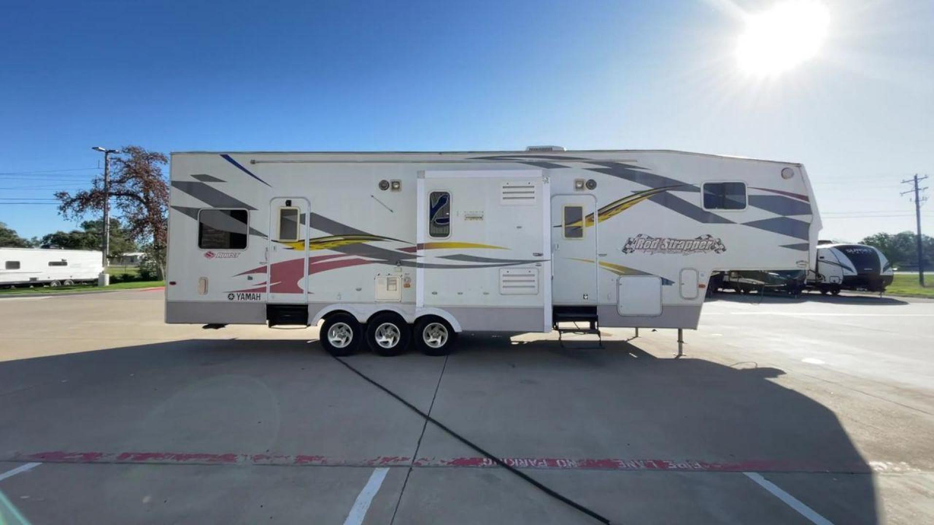 2008 DUTCHMEN 38SRV (47CFF5U318P) , located at 4319 N Main Street, Cleburne, TX, 76033, (817) 221-0660, 32.435829, -97.384178 - Are you an adventure enthusiast looking for the perfect toy hauler to take on your next outdoor excursion? Look no further! RV Depot in Cleburne, TX has a fantastic 2008 DUTCHMEN 38SRV toy hauler available for sale at the unbeatable price of $20,995. Located in Cleburne, TX, RV Depot is your go-to - Photo#2