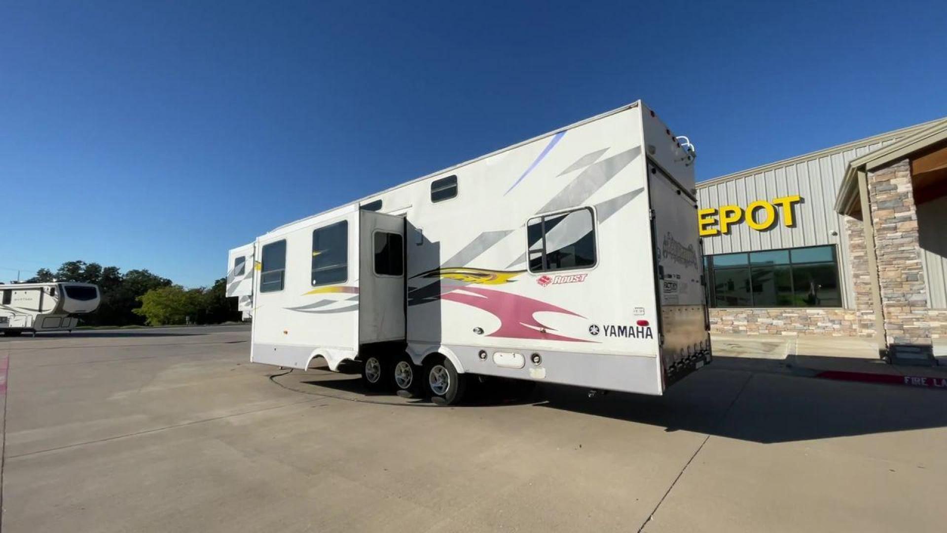 2008 DUTCHMEN 38SRV (47CFF5U318P) , located at 4319 N Main Street, Cleburne, TX, 76033, (817) 221-0660, 32.435829, -97.384178 - Are you an adventure enthusiast looking for the perfect toy hauler to take on your next outdoor excursion? Look no further! RV Depot in Cleburne, TX has a fantastic 2008 DUTCHMEN 38SRV toy hauler available for sale at the unbeatable price of $20,995. Located in Cleburne, TX, RV Depot is your go-to - Photo#7