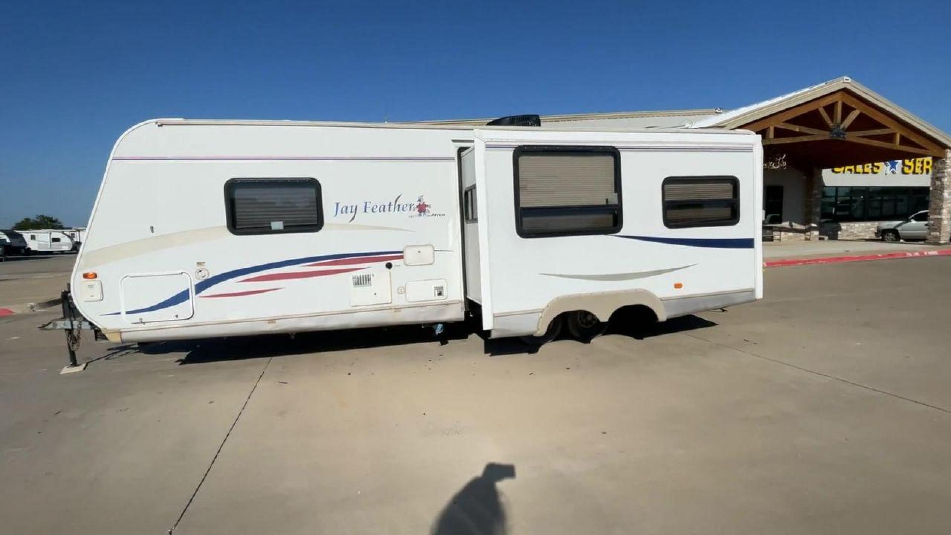 2008 WHITE JAY FEATHER 29D (1UJBJ02P381) , Length: 31.1 ft. | Dry Weight: 5,810 lbs. | Gross Weight: 7,350 lbs. | Slides: 1 transmission, located at 4319 N Main Street, Cleburne, TX, 76033, (817) 221-0660, 32.435829, -97.384178 - Explore more reasons that emphasize the benefits of having this RV as your own. (1) It is lightweight and durable, thanks to its Aluminum Frame and Fiberglass body panels that are resistant to rust and corrosion. (2) It offers a smooth, attractive finish and additional weather resistance with it - Photo#1