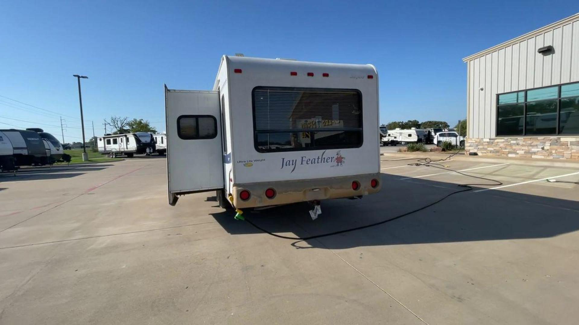 2008 WHITE JAY FEATHER 29D (1UJBJ02P381) , Length: 31.1 ft. | Dry Weight: 5,810 lbs. | Gross Weight: 7,350 lbs. | Slides: 1 transmission, located at 4319 N Main Street, Cleburne, TX, 76033, (817) 221-0660, 32.435829, -97.384178 - Explore more reasons that emphasize the benefits of having this RV as your own. (1) It is lightweight and durable, thanks to its Aluminum Frame and Fiberglass body panels that are resistant to rust and corrosion. (2) It offers a smooth, attractive finish and additional weather resistance with it - Photo#3