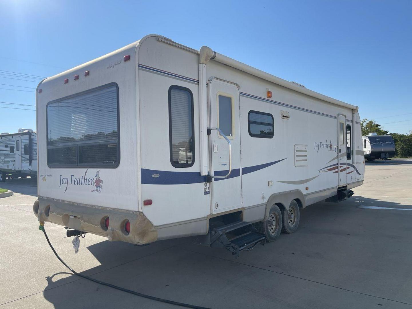 2008 WHITE JAY FEATHER 29D (1UJBJ02P381) , Length: 31.1 ft. | Dry Weight: 5,810 lbs. | Gross Weight: 7,350 lbs. | Slides: 1 transmission, located at 4319 N Main Street, Cleburne, TX, 76033, (817) 221-0660, 32.435829, -97.384178 - Explore more reasons that emphasize the benefits of having this RV as your own. (1) It is lightweight and durable, thanks to its Aluminum Frame and Fiberglass body panels that are resistant to rust and corrosion. (2) It offers a smooth, attractive finish and additional weather resistance with it - Photo#19