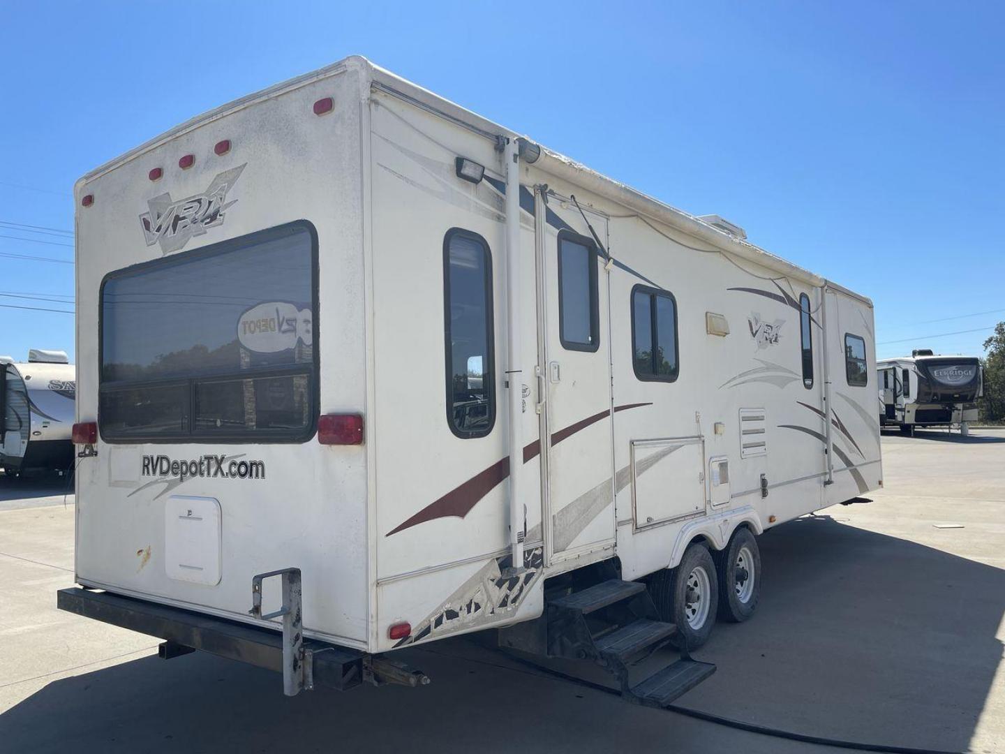 2008 WHITE VR-1 299RLS (4YDT299268V) , Length: 33 ft. | Dry Weight: 6,810 lbs. | Slides: 1 transmission, located at 4319 N Main Street, Cleburne, TX, 76033, (817) 221-0660, 32.435829, -97.384178 - The 2008 VR-1 299RLS is a dual-axle steel wheel setup measuring 33 ft. long and 11.17 ft. tall. It has a dry weight of 6,810 lbs. and a payload capacity of 2,805 lbs. It also has a hitch weight of 815 lbs. It includes one slide and one power awning. This travel trailer features a rear living floorpl - Photo#24