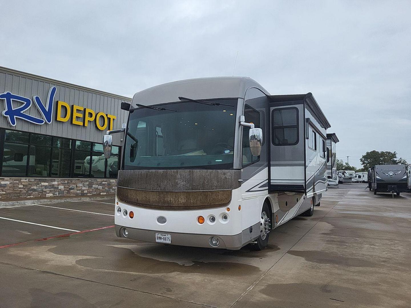 2009 WHITE FLEETWOOD AMERICAN ALLEGIANCE 40X (4VZBR1D9X9C) , Length: 40.96 ft. | Gross Weight: 34,600 lbs. | Slides: 3 transmission, located at 4319 N Main Street, Cleburne, TX, 76033, (817) 221-0660, 32.435829, -97.384178 - The 2009 American Coach Allegiance 40X is a luxurious Class A motorhome that offers a blend of comfort and functionality for long-term travel. This motorhome is approximately 40 feet in length and features three slide-outs to maximize living space. It is equipped with a 400HP Cummins diesel engine, - Photo#0