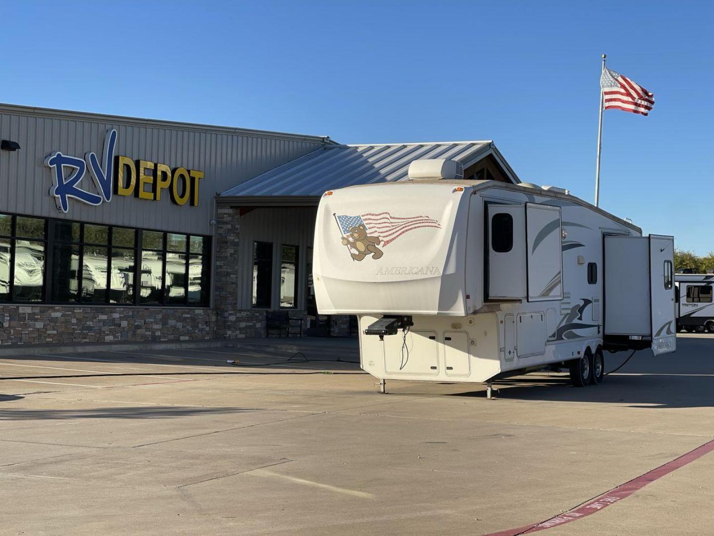 2009 FOREST RIVER CARDINAL 37RL - (4X4FCAJ299G) , located at 4319 N Main Street, Cleburne, TX, 76033, (817) 221-0660, 32.435829, -97.384178 - Photo#0