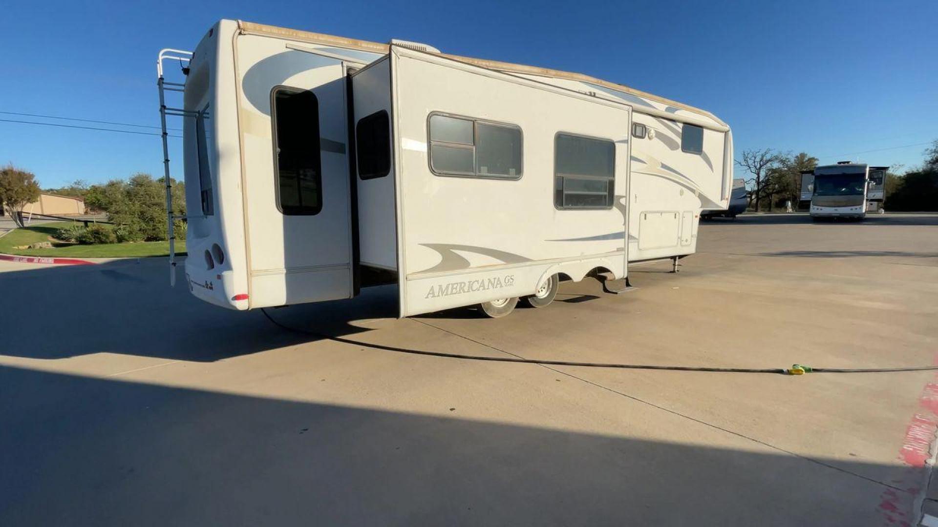 2009 FOREST RIVER CARDINAL 37RL - (4X4FCAJ299G) , located at 4319 N Main Street, Cleburne, TX, 76033, (817) 221-0660, 32.435829, -97.384178 - Photo#1