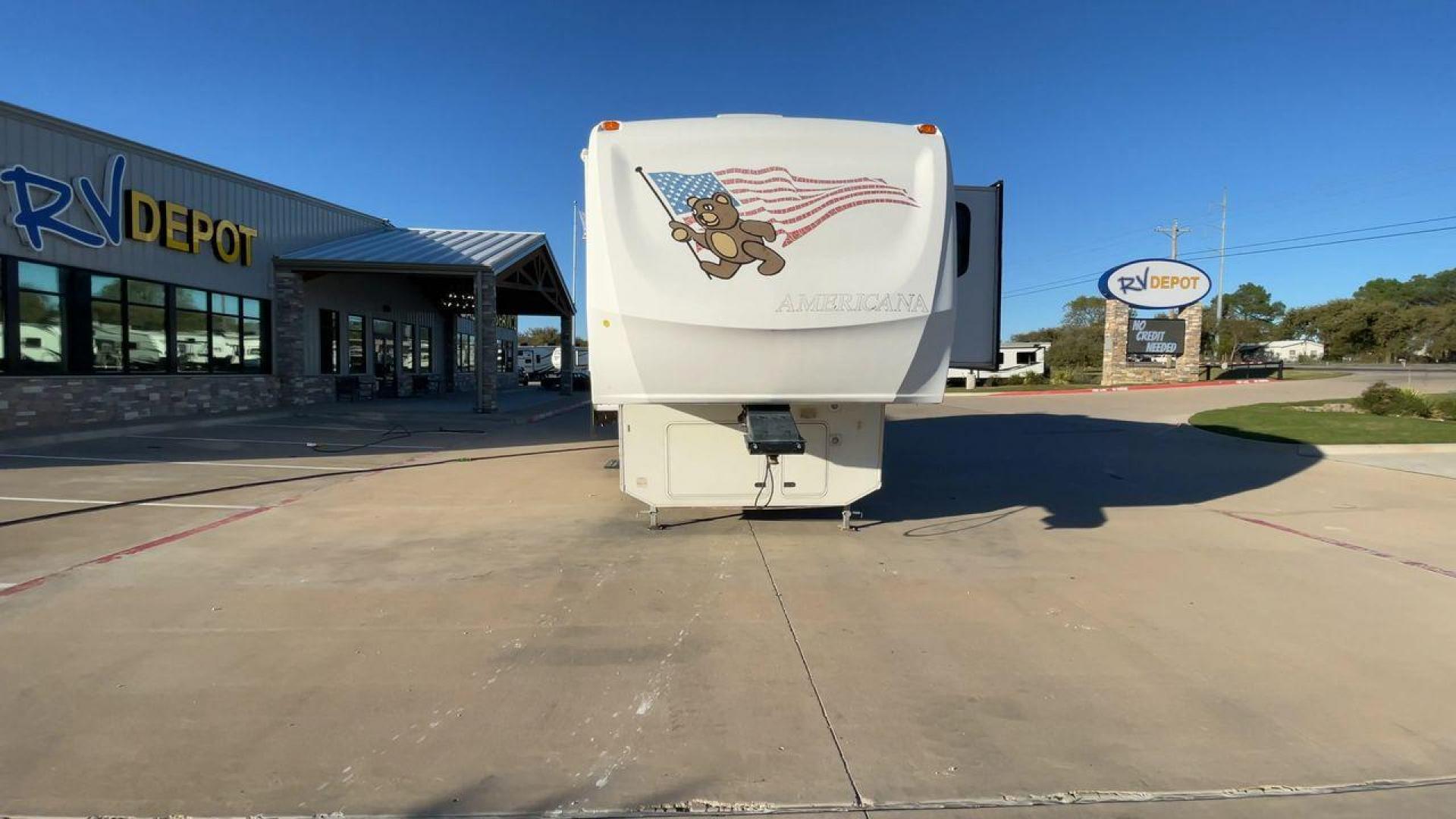 2009 FOREST RIVER CARDINAL 37RL - (4X4FCAJ299G) , located at 4319 N Main Street, Cleburne, TX, 76033, (817) 221-0660, 32.435829, -97.384178 - Photo#4