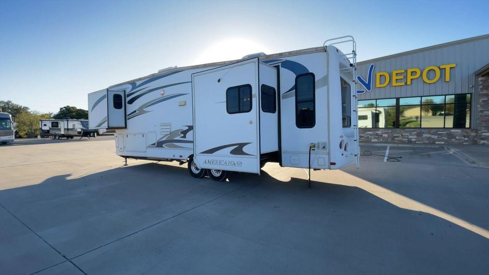 2009 FOREST RIVER CARDINAL 37RL - (4X4FCAJ299G) , located at 4319 N Main Street, Cleburne, TX, 76033, (817) 221-0660, 32.435829, -97.384178 - Photo#7