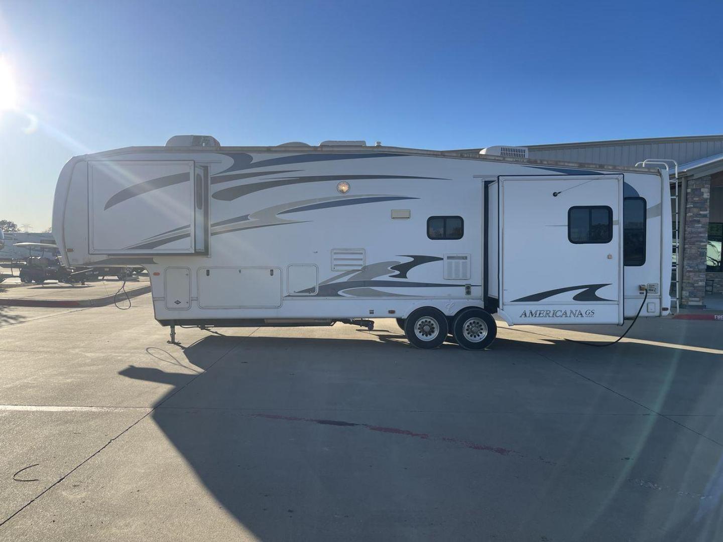 2009 FOREST RIVER CARDINAL 37RL - (4X4FCAJ299G) , located at 4319 N Main Street, Cleburne, TX, 76033, (817) 221-0660, 32.435829, -97.384178 - Photo#22