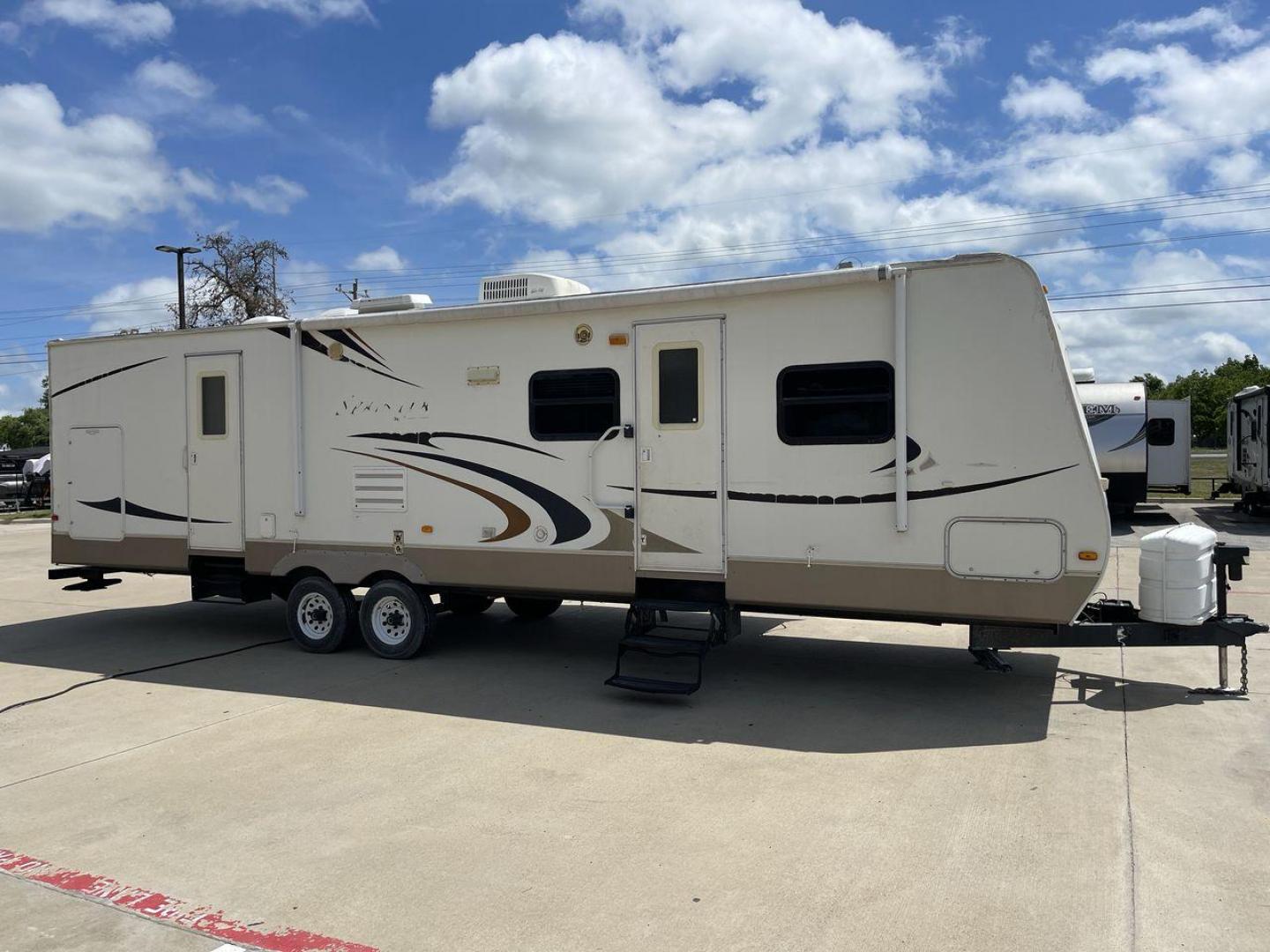 2009 KEYSTONE SPRINTER 311BHS (4YDT3112291) , Length: 35.33 ft | Dry Weight: 8,140 lbs. | Gross Weight: 11,185 lbs | Slides: 2 transmission, located at 4319 N Main Street, Cleburne, TX, 76033, (817) 221-0660, 32.435829, -97.384178 - Indulge in the ultimate in cozy and memorable camping with the 2009 Keystone Sprinter 311BHS. This 35-foot travel trailer perfectly blends functionality and style to offer a comfortable and practical haven for families and friends. With a dry weight of 8,140 lbs., the Sprinter 311BHS is a lightweigh - Photo#21