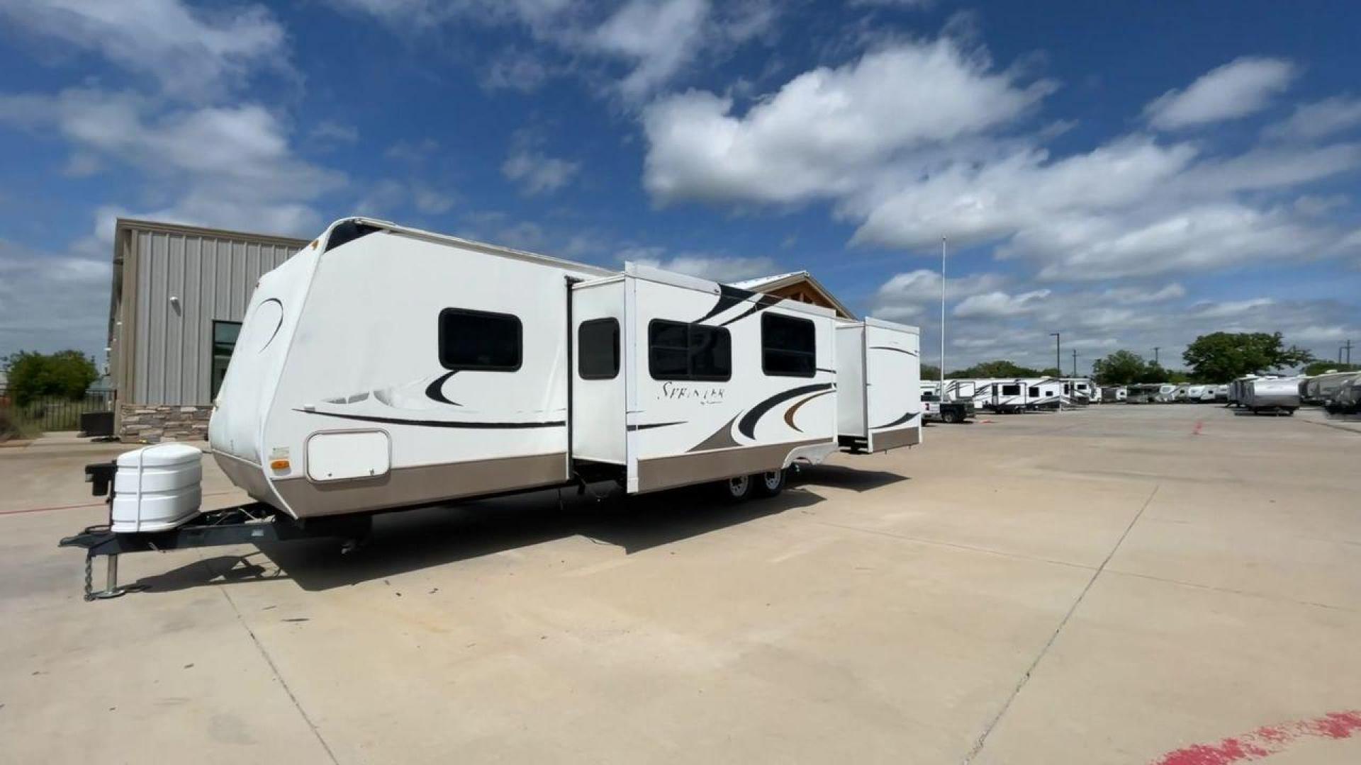 2009 KEYSTONE SPRINTER 311BHS (4YDT3112291) , Length: 35.33 ft | Dry Weight: 8,140 lbs. | Gross Weight: 11,185 lbs | Slides: 2 transmission, located at 4319 N Main Street, Cleburne, TX, 76033, (817) 221-0660, 32.435829, -97.384178 - Indulge in the ultimate in cozy and memorable camping with the 2009 Keystone Sprinter 311BHS. This 35-foot travel trailer perfectly blends functionality and style to offer a comfortable and practical haven for families and friends. With a dry weight of 8,140 lbs., the Sprinter 311BHS is a lightweigh - Photo#5