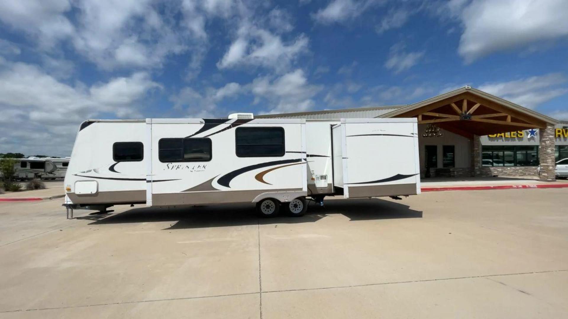 2009 KEYSTONE SPRINTER 311BHS (4YDT3112291) , Length: 35.33 ft | Dry Weight: 8,140 lbs. | Gross Weight: 11,185 lbs | Slides: 2 transmission, located at 4319 N Main Street, Cleburne, TX, 76033, (817) 221-0660, 32.435829, -97.384178 - Indulge in the ultimate in cozy and memorable camping with the 2009 Keystone Sprinter 311BHS. This 35-foot travel trailer perfectly blends functionality and style to offer a comfortable and practical haven for families and friends. With a dry weight of 8,140 lbs., the Sprinter 311BHS is a lightweigh - Photo#6