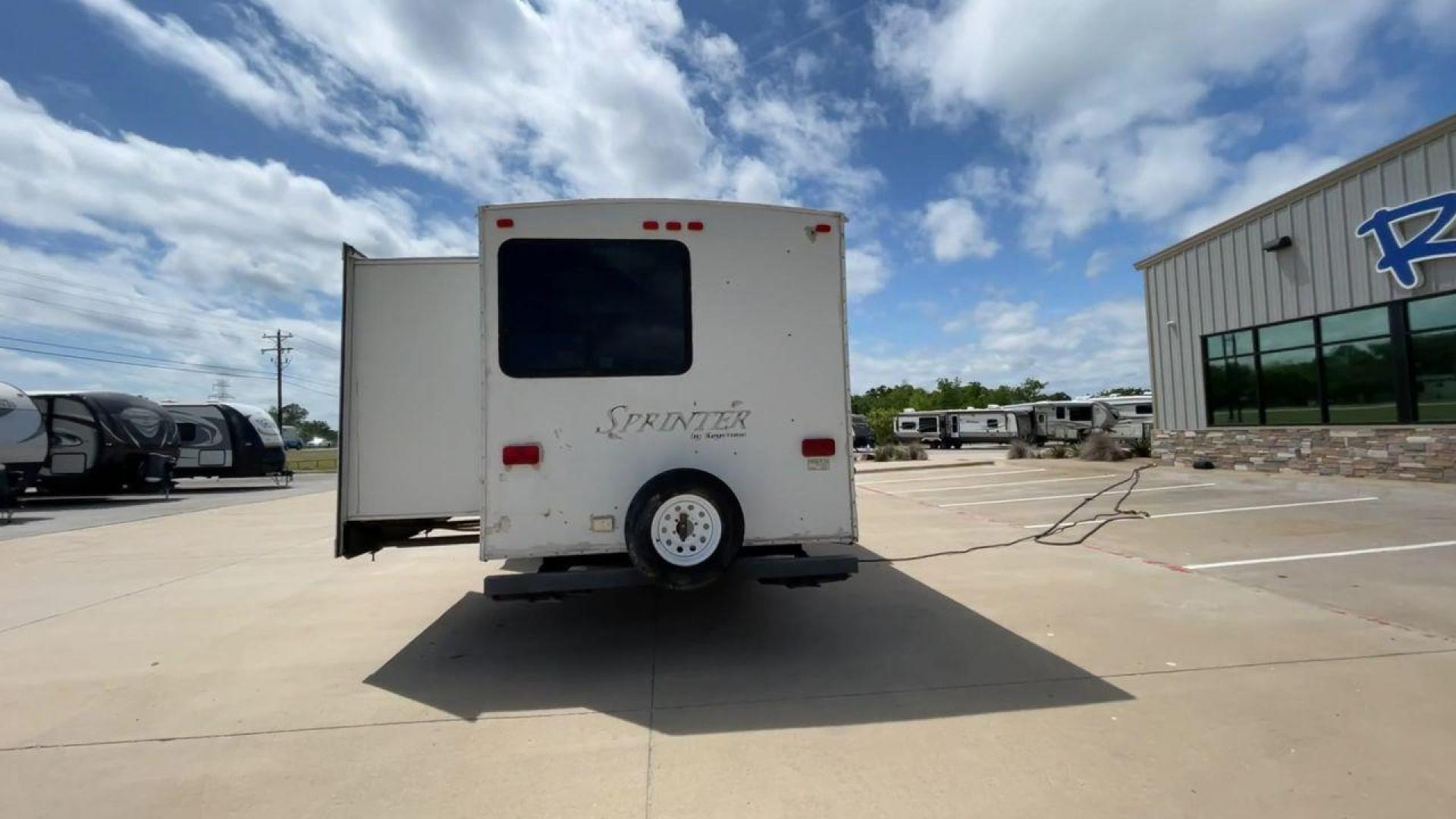 2009 KEYSTONE SPRINTER 311BHS (4YDT3112291) , Length: 35.33 ft | Dry Weight: 8,140 lbs. | Gross Weight: 11,185 lbs | Slides: 2 transmission, located at 4319 N Main Street, Cleburne, TX, 76033, (817) 221-0660, 32.435829, -97.384178 - Indulge in the ultimate in cozy and memorable camping with the 2009 Keystone Sprinter 311BHS. This 35-foot travel trailer perfectly blends functionality and style to offer a comfortable and practical haven for families and friends. With a dry weight of 8,140 lbs., the Sprinter 311BHS is a lightweigh - Photo#8