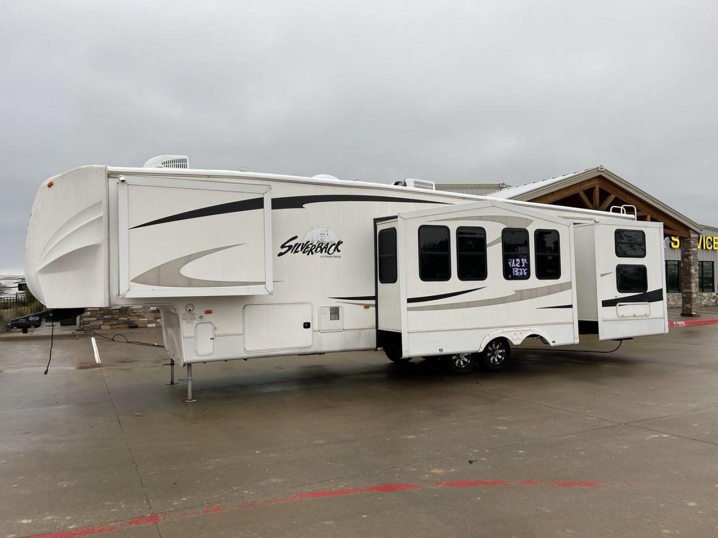 2010 WHITE CEDAR CREEK SILVERBA 35QB (4X4FCRL22AS) , Length: 41 ft.| Dry Weight: 12,184 lbs | Gross Weight: 15,500 lbs | Slides: 4 transmission, located at 4319 N Main Street, Cleburne, TX, 76033, (817) 221-0660, 32.435829, -97.384178 - With a length of 39 feet, the 35QB floor plan offers a private bunkhouse at the rear, ensuring a cozy retreat for the little ones or a group of friends. Its spacious living area with slide-outs expands the interior space for comfortable dining and entertainment. The kitchen is equipped with resident - Photo#24