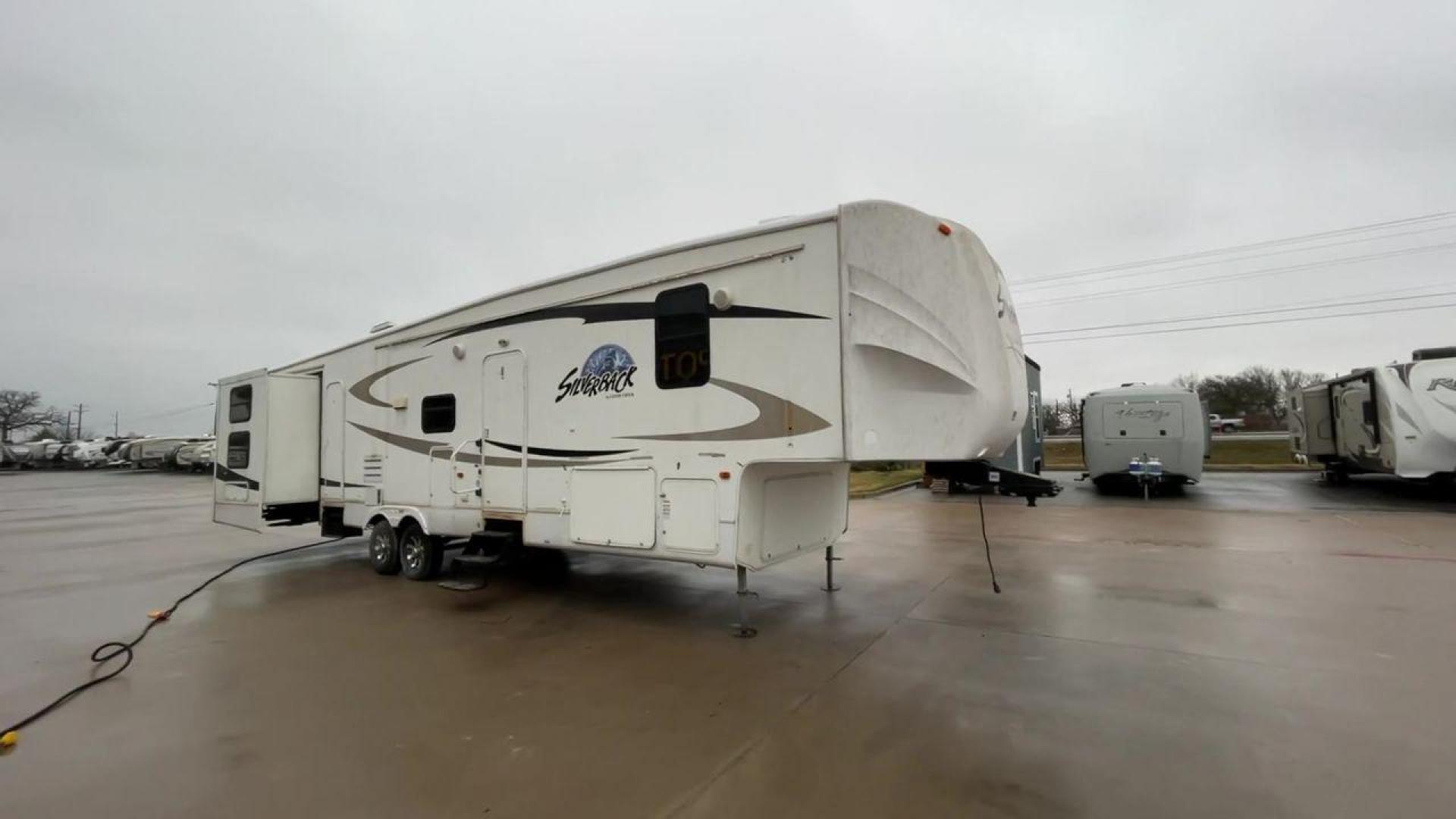 2010 WHITE CEDAR CREEK SILVERBA 35QB (4X4FCRL22AS) , Length: 41 ft.| Dry Weight: 12,184 lbs | Gross Weight: 15,500 lbs | Slides: 4 transmission, located at 4319 N Main Street, Cleburne, TX, 76033, (817) 221-0660, 32.435829, -97.384178 - With a length of 39 feet, the 35QB floor plan offers a private bunkhouse at the rear, ensuring a cozy retreat for the little ones or a group of friends. Its spacious living area with slide-outs expands the interior space for comfortable dining and entertainment. The kitchen is equipped with resident - Photo#3