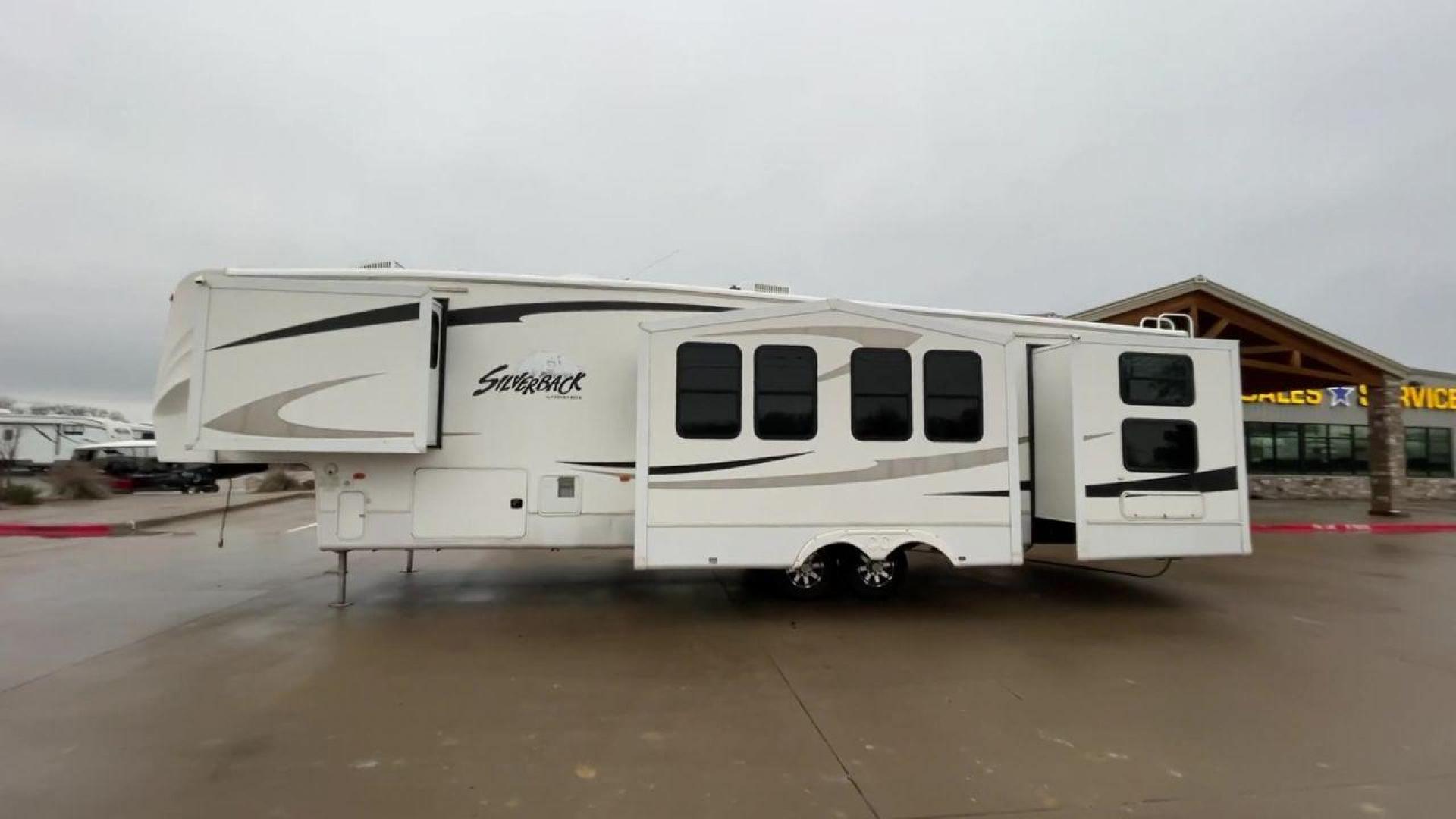 2010 WHITE CEDAR CREEK SILVERBA 35QB (4X4FCRL22AS) , Length: 41 ft.| Dry Weight: 12,184 lbs | Gross Weight: 15,500 lbs | Slides: 4 transmission, located at 4319 N Main Street, Cleburne, TX, 76033, (817) 221-0660, 32.435829, -97.384178 - With a length of 39 feet, the 35QB floor plan offers a private bunkhouse at the rear, ensuring a cozy retreat for the little ones or a group of friends. Its spacious living area with slide-outs expands the interior space for comfortable dining and entertainment. The kitchen is equipped with resident - Photo#6