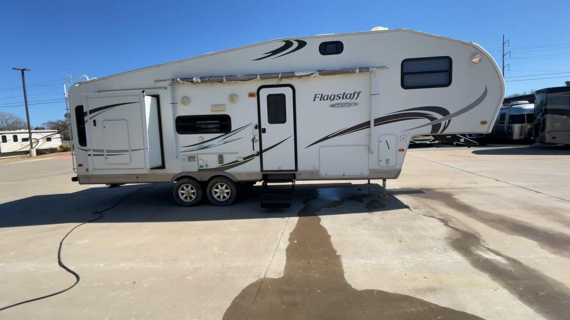 2010 WHITE FLAGSTAFF 8528CKSS - (4X4FFLD20A1) , Length: 30 ft. | Dry Weight: 6,877 lbs. | Slides: 2 transmission, located at 4319 N Main Street, Cleburne, TX, 76033, (817) 221-0660, 32.435829, -97.384178 - The 2010 Flagstaff 8528CKSS CT is a well-crafted and compact travel trailer designed for comfort and convenience on the road. With a length of 30 feet 11 inches, a width of 8 feet, and a height of 12 feet 7 inches, this trailer offers a balance of space and maneuverability. Its thoughtful constructi - Photo#2