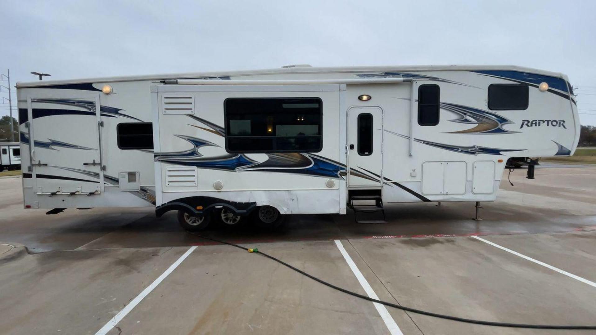 2010 WHITE RAPTOR 400RBG (4YDF4003XAR) , Length: 41.58 ft | Dry Weight: 13,263 lbs | Slides: 3 transmission, located at 4319 N Main Street, Cleburne, TX, 76033, (817) 221-0660, 32.435829, -97.384178 - Set off on an exciting and cozy journey with the 2010 Keystone Raptor RP400 Toy Hauler, a remarkable creation that combines cutting-edge technology with ultimate relaxation. With a length of 41.58 feet, this toy hauler is crafted to enhance your RV adventure significantly. Designed with a sturdy alu - Photo#2