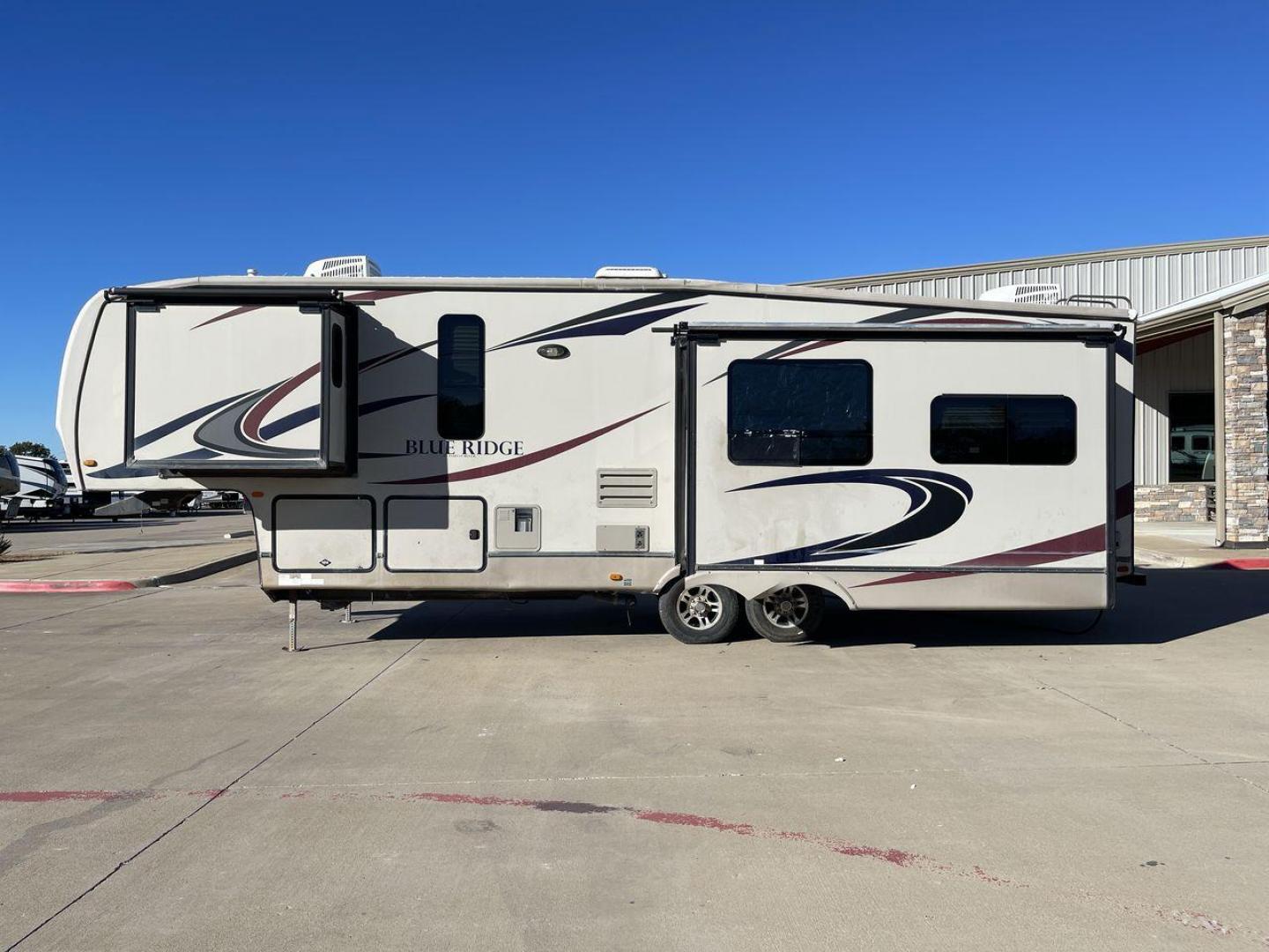 2011 TAN BLUE RIDGE 3125 (4X4FBLG22BG) , Length: 35.17 ft. | Dry Weight: 11,079 lbs. | Gross Weight: 13,975 lbs. | Slides: 3 transmission, located at 4319 N Main Street, Cleburne, TX, 76033, (817) 221-0660, 32.435829, -97.384178 - Discover the perfect blend of comfort and functionality with the 2011 Blue Ridge 3125. It is a meticulously designed fifth-wheel trailer crafted for unforgettable travel experiences. Extending to 35 feet, this model incorporates three slide-outs, ingeniously expanding the living space to create an i - Photo#24