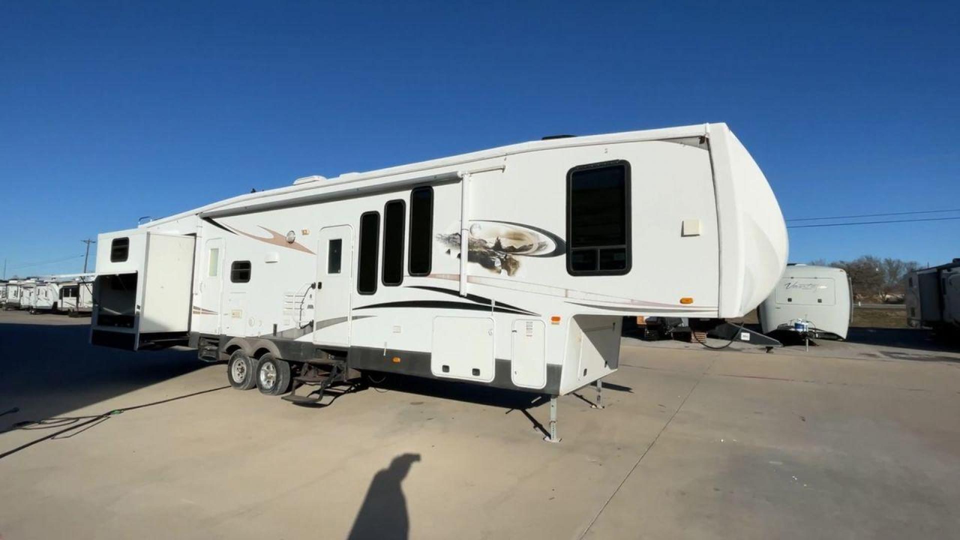 2011 WHITE FOREST RIVER SIERRA (4X4FSEN20BJ) , Length: 41.58 ft. | Dry Weight: 11,873 lbs. | Gross Weight: 14,060 lbs. | Slides: 4 transmission, located at 4319 N Main Street, Cleburne, TX, 76033, (817) 221-0660, 32.435829, -97.384178 - Enjoy your journeys as treasured chapters in your life, and turn every road into your family's playground in the 2011 Forest River Sierra 365SAQ. The measurements for this unit are 41.58 ft in length by 13 ft in height. It has a dry weight of 11,873 lbs with a GVWR of about 14,060 lbs and a hitch we - Photo#3