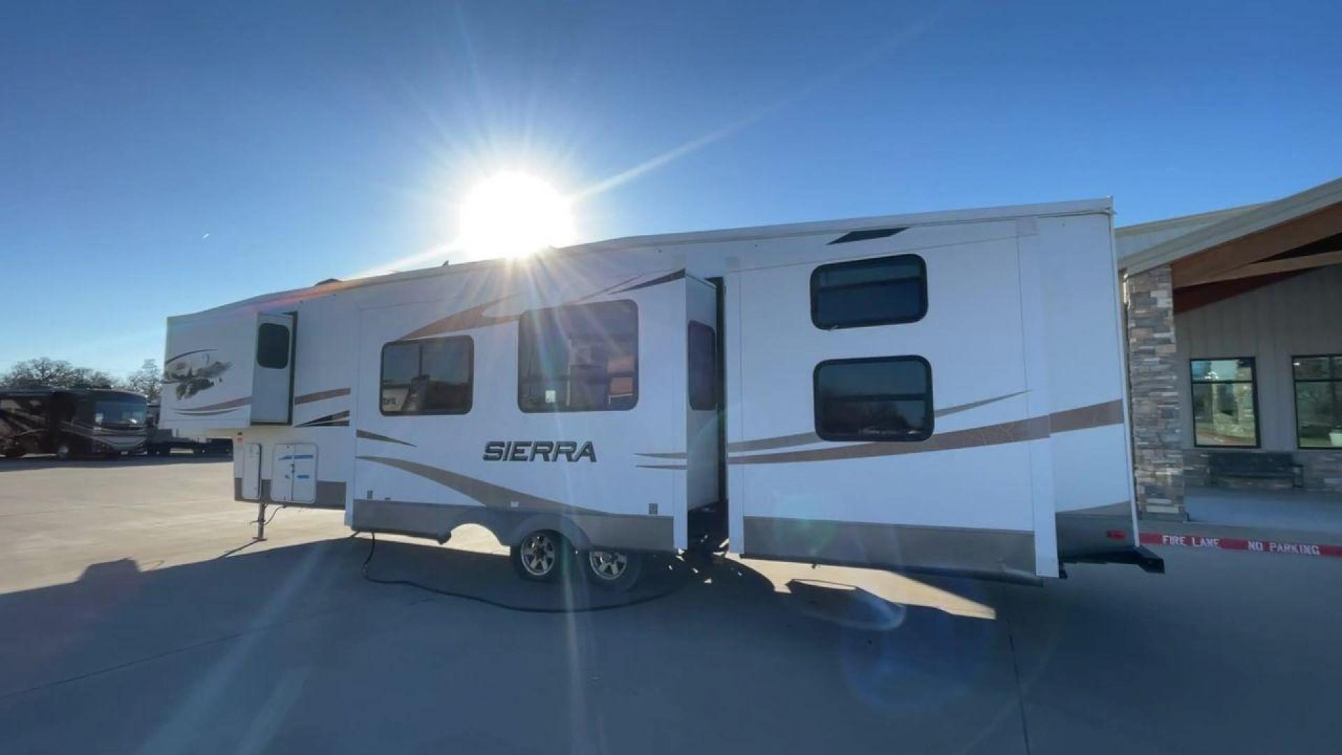 2011 WHITE FOREST RIVER SIERRA (4X4FSEN20BJ) , Length: 41.58 ft. | Dry Weight: 11,873 lbs. | Gross Weight: 14,060 lbs. | Slides: 4 transmission, located at 4319 N Main Street, Cleburne, TX, 76033, (817) 221-0660, 32.435829, -97.384178 - Enjoy your journeys as treasured chapters in your life, and turn every road into your family's playground in the 2011 Forest River Sierra 365SAQ. The measurements for this unit are 41.58 ft in length by 13 ft in height. It has a dry weight of 11,873 lbs with a GVWR of about 14,060 lbs and a hitch we - Photo#7