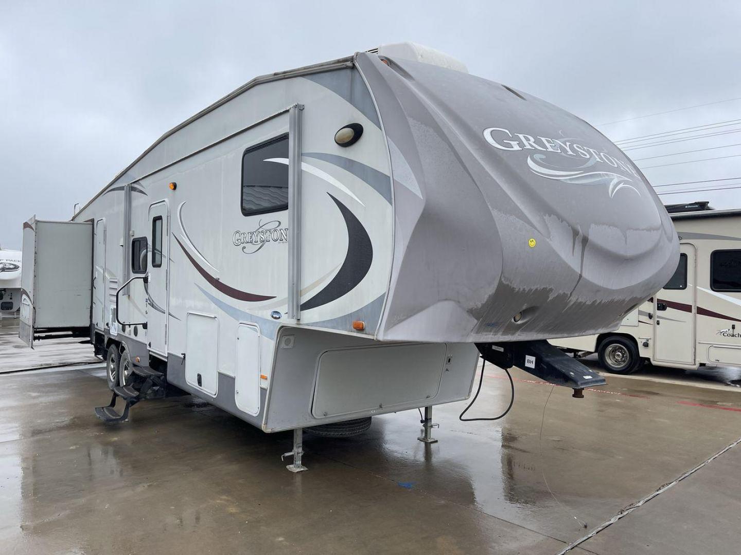 2011 GRAY GREYSTONE 33QB - (5SFSG3624BE) , Length: 36.8 ft. | Dry Weight: 11,466 lbs. | Gross Weight: 13,935 lbs. | Slides: 4 transmission, located at 4319 N Main Street, Cleburne, TX, 76033, (817) 221-0660, 32.435829, -97.384178 - Reasons to buy this RV include: (1) With four generous slide-outs, the interior space of this RV expands dramatically, providing ample room for relaxation and entertainment. (2) It features high-gloss fiberglass finish offers a sleek, modern aesthetic while providing a durable and low-maintenance - Photo#23