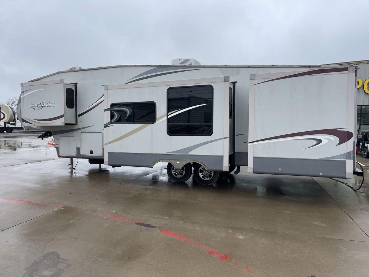 2011 GRAY GREYSTONE 33QB - (5SFSG3624BE) , Length: 36.8 ft. | Dry Weight: 11,466 lbs. | Gross Weight: 13,935 lbs. | Slides: 4 transmission, located at 4319 N Main Street, Cleburne, TX, 76033, (817) 221-0660, 32.435829, -97.384178 - Reasons to buy this RV include: (1) With four generous slide-outs, the interior space of this RV expands dramatically, providing ample room for relaxation and entertainment. (2) It features high-gloss fiberglass finish offers a sleek, modern aesthetic while providing a durable and low-maintenance - Photo#24