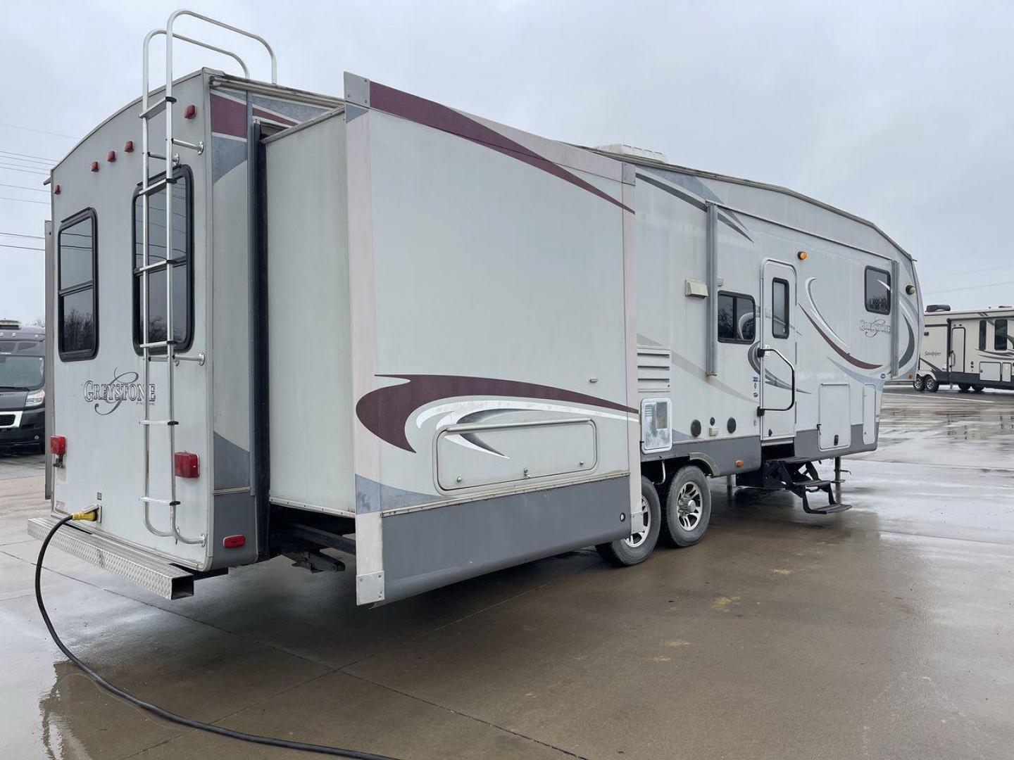 2011 GRAY GREYSTONE 33QB - (5SFSG3624BE) , Length: 36.8 ft. | Dry Weight: 11,466 lbs. | Gross Weight: 13,935 lbs. | Slides: 4 transmission, located at 4319 N Main Street, Cleburne, TX, 76033, (817) 221-0660, 32.435829, -97.384178 - Reasons to buy this RV include: (1) With four generous slide-outs, the interior space of this RV expands dramatically, providing ample room for relaxation and entertainment. (2) It features high-gloss fiberglass finish offers a sleek, modern aesthetic while providing a durable and low-maintenance - Photo#25