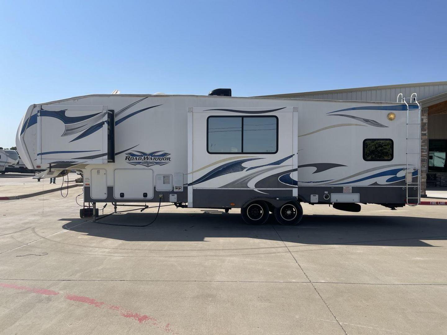 2011 WHITE HEARTLAND ROAD WARRIOR 305RW (5SFCG3021BE) , Length: 35.17 ft. | Dry Weight: 11,186 lbs. | Gross Weight: 14,000 lbs. | Slides: 2 transmission, located at 4319 N Main Street, Cleburne, TX, 76033, (817) 221-0660, 32.435829, -97.384178 - Embark on an adventure with your favorite toys in this 2011 Heartland Road Warrior 305RW! Being about 35-foot long and nearly 13-foot tall, this toy hauler offers you plenty of floor and ceiling space to load and store your toys and other bulky equipment. It also comes with two slides and an impr - Photo#22