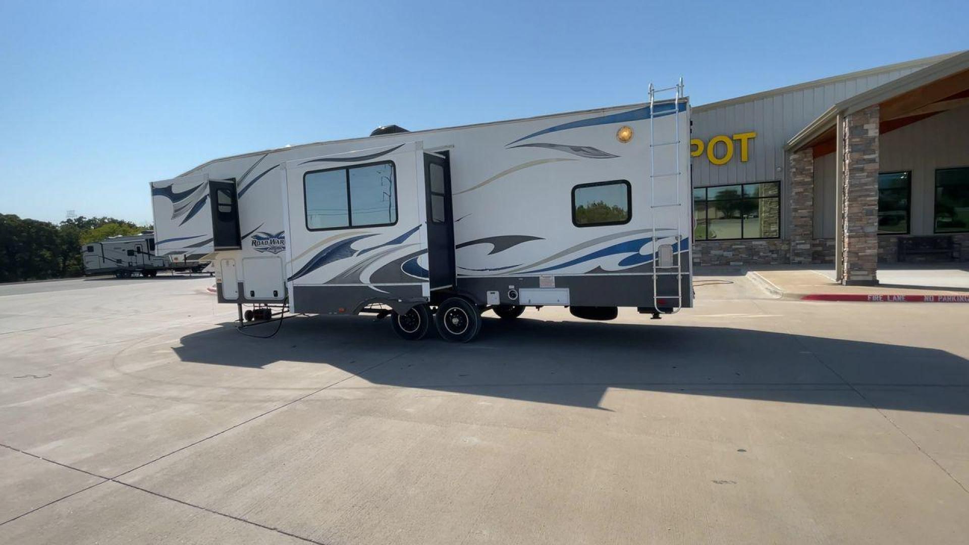 2011 WHITE HEARTLAND ROAD WARRIOR 305RW (5SFCG3021BE) , Length: 35.17 ft. | Dry Weight: 11,186 lbs. | Gross Weight: 14,000 lbs. | Slides: 2 transmission, located at 4319 N Main Street, Cleburne, TX, 76033, (817) 221-0660, 32.435829, -97.384178 - With a length of 35.17 ft. and a dry weight of 11,186 lbs, the 2011 Heartland Road Warrior 305RW offers a robust and stylish exterior, designed for both durability and convenience during travel. Its aerodynamic front cap enhances the overall look and performance on the road. The exterior features a - Photo#7