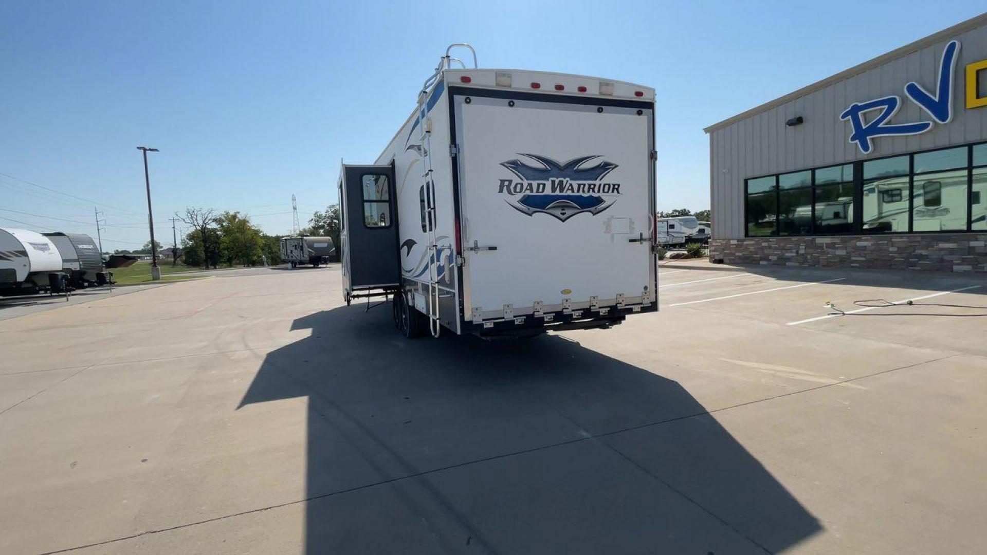 2011 WHITE HEARTLAND ROAD WARRIOR 305RW (5SFCG3021BE) , Length: 35.17 ft. | Dry Weight: 11,186 lbs. | Gross Weight: 14,000 lbs. | Slides: 2 transmission, located at 4319 N Main Street, Cleburne, TX, 76033, (817) 221-0660, 32.435829, -97.384178 - With a length of 35.17 ft. and a dry weight of 11,186 lbs, the 2011 Heartland Road Warrior 305RW offers a robust and stylish exterior, designed for both durability and convenience during travel. Its aerodynamic front cap enhances the overall look and performance on the road. The exterior features a - Photo#8