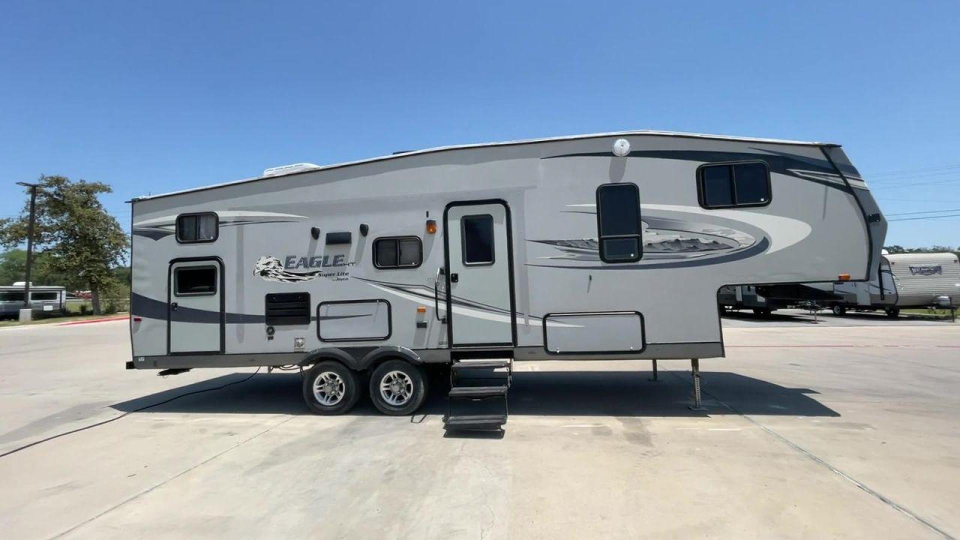 2011 JAYCO EAGLE HT SUPER LITE - (1UJCJ0BPXB1) , Length: 29.7 ft. | Dry Weight: 6,800 lbs. | Gross Weight: 9,950 lbs. | Slides: 2 transmission, located at 4319 N Main Street, Cleburne, TX, 76033, (817) 221-0660, 32.435829, -97.384178 - Photo#2